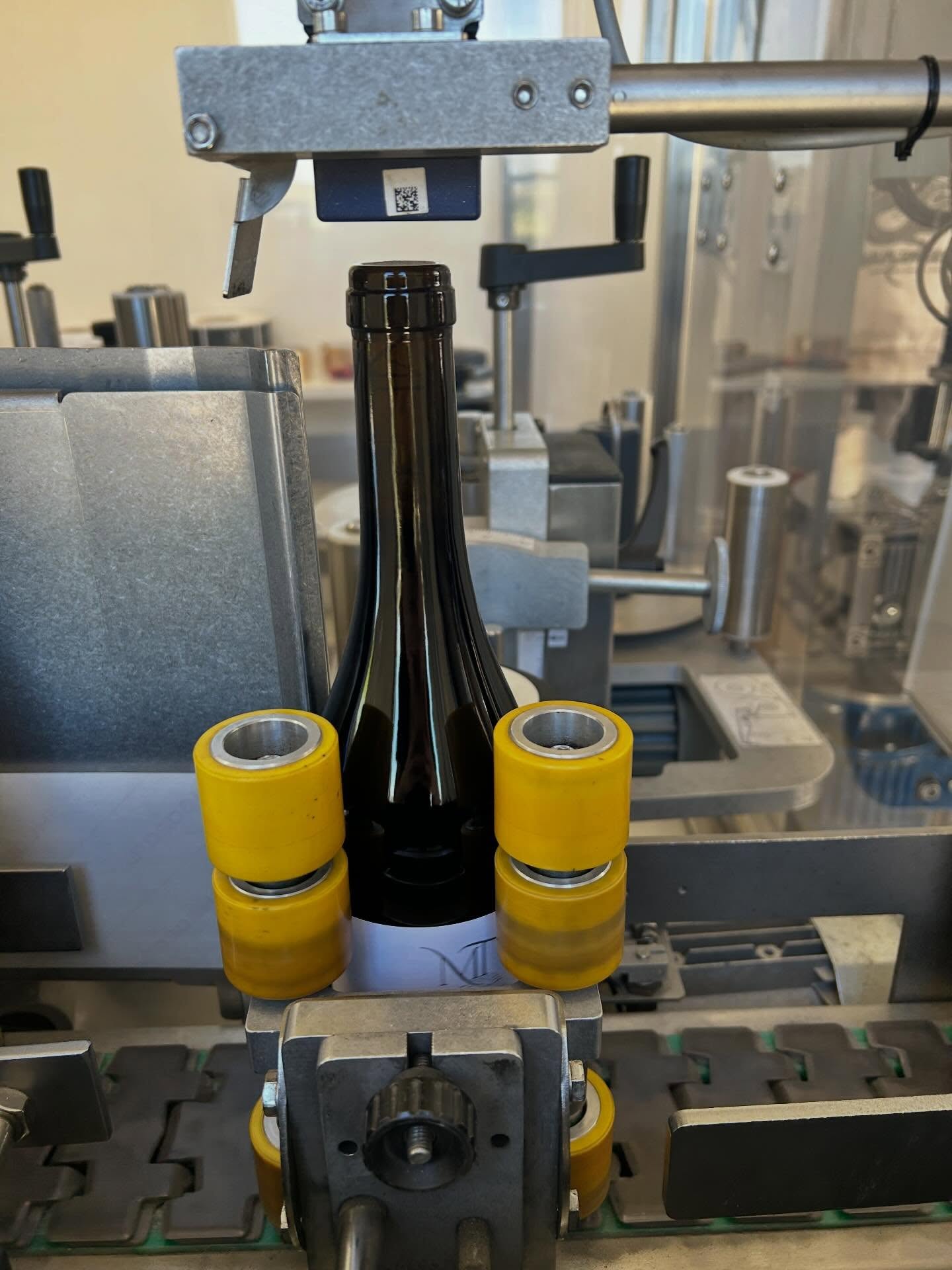 MISE EN BOUTEILLE
15736 bouteilles pour concrétiser le travail d’une année, avec l’aide précieuse de toute la famille
#domaineviticole #vignoblefamilial #cotesdurhone #winelovers #sabran