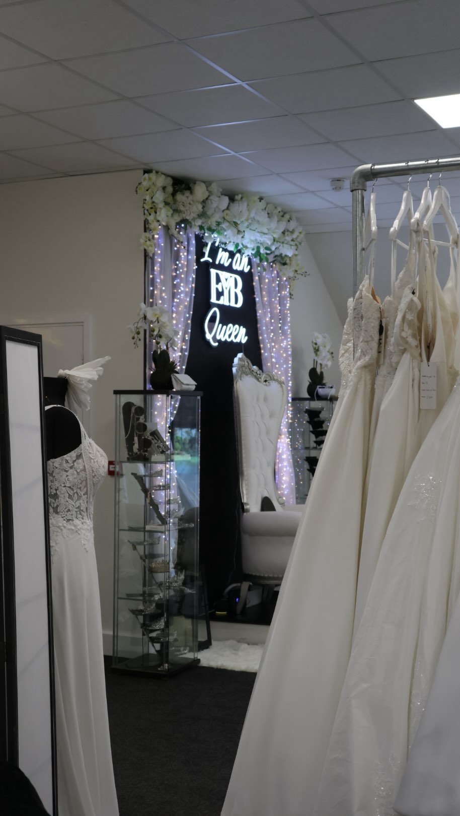 The owner of Eternally Yours Bridal (Helen) tells us what she loves most about our new boutique! Now we’re all settled in I think it’s the perfect time to share the benefits of our new boutique! We LOVE IT HERE! it’s just taken us a little longer to film this with helen as as you’ll all know bridal season is picking up at a fast paste, not only that but the bespoke side of things are crazy with bespoke races outfits being made. So thanks Helen for getting involved. Back to pattern cutting she goes…
#bridalboutique #weddingexperience #businessowner #engagedlife