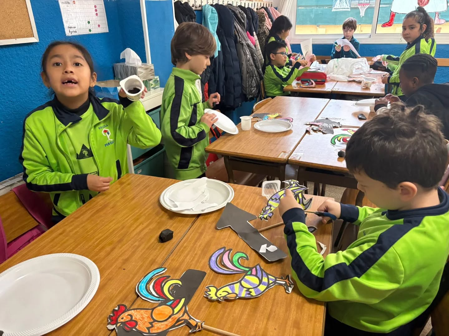 La classe de 2n construeix penells pel seu projecte. Cap on bufa el vent?
💚💚💚
#EsperitPiaget
#PassioPerlEscola
#SomEscola
#ElCarmel