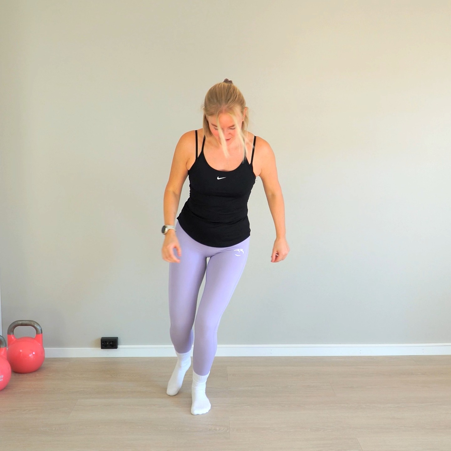 Denne er faktisk brutal tung! 🥵 Test ut om du ønsker en utfordring på leggmuskulaturen 🔥
📲 Se alle våre øvelser i APP 🤩 https://styrketreninghjemme.no
#hjemmetrening #puls #treninghjemme