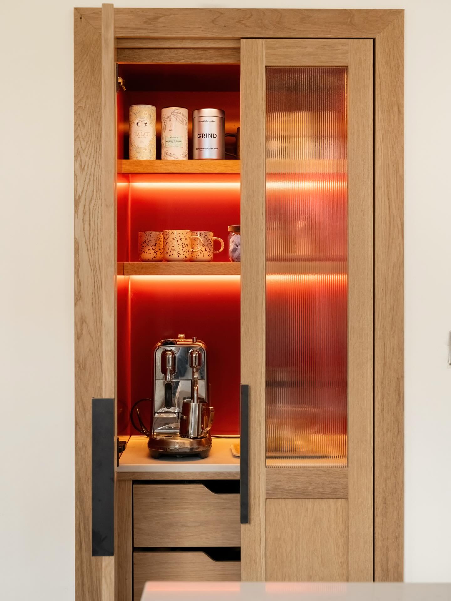 A larder that's truly one-of-a-kind. The ideal place to brew your morning coffee. Featuring solid oak dovetail drawers, reeded glass and a gloss red interior highlighted by subtle LED lighting.
