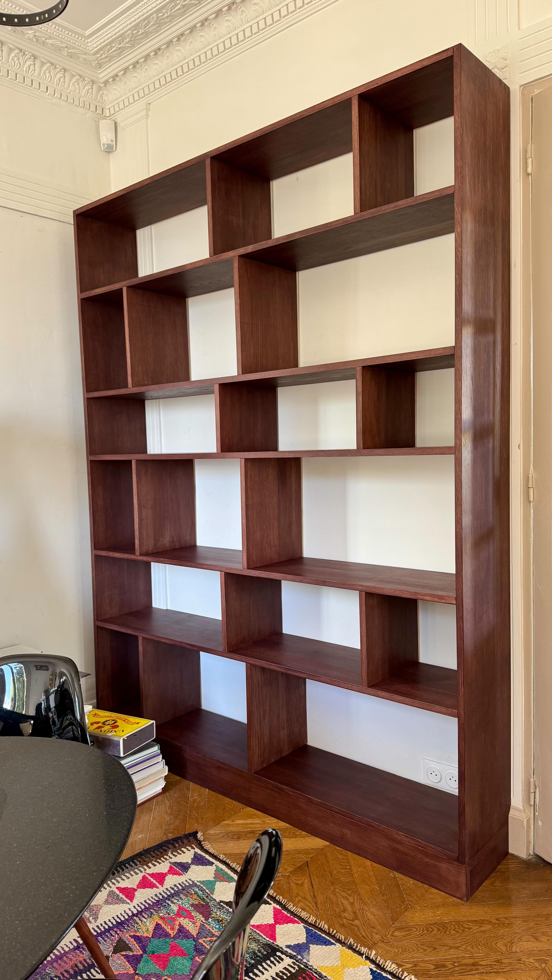 Une nouvelle bibliothèque tout en latté replaqué chêne véritable. #biblio #meublesurmesure #menuiserie #amenagementinterieur #chêne