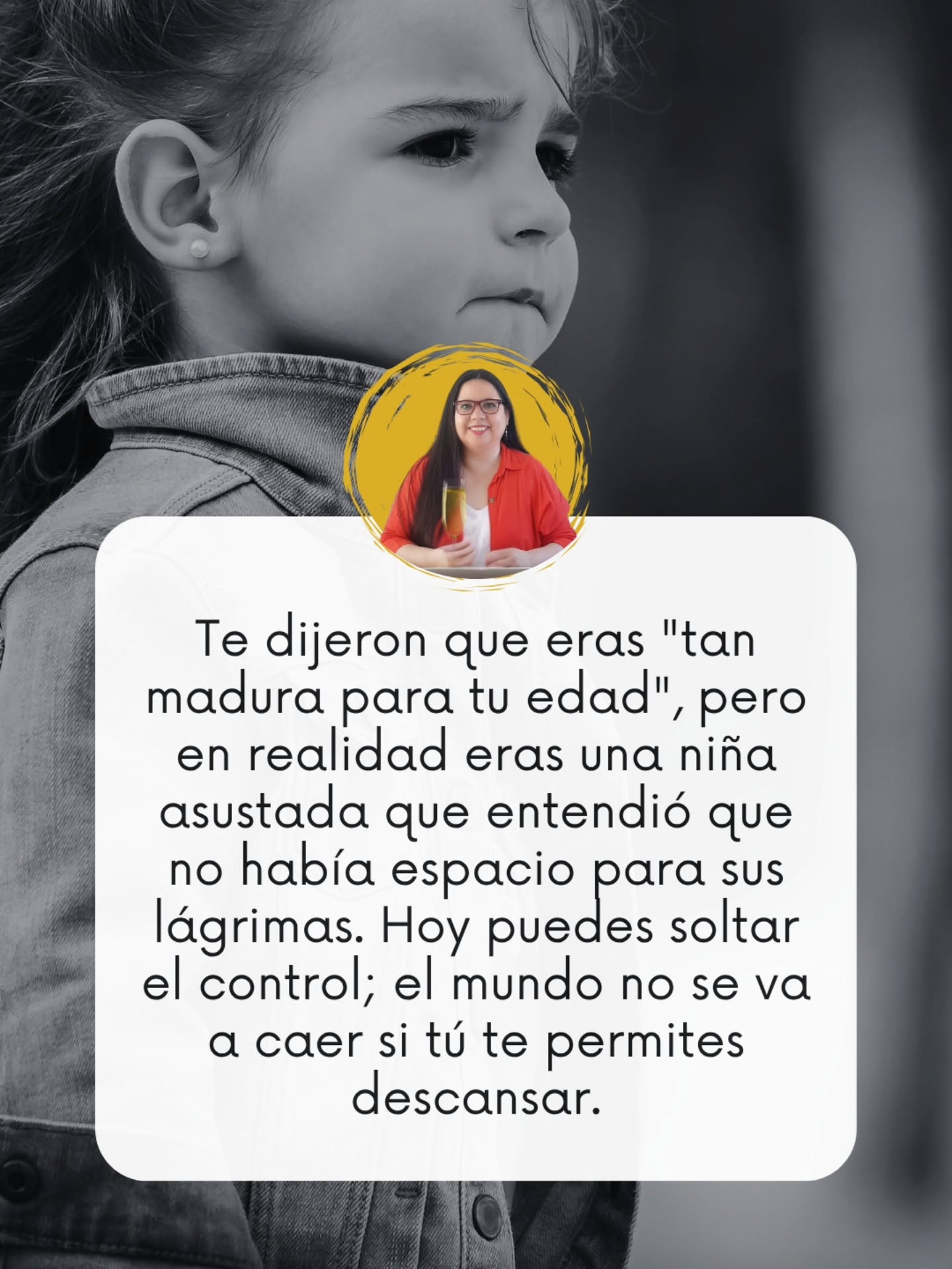 💬 Hay palabras que actúan como un abrazo que llega con años de retraso. 🫂
A esa niña/o que entendió que no había espacio para su vulnerabilidad, hoy le recordamos que el mundo no se detiene si se permite una pausa. Que su "mal carácter" fue en realidad su mejor defensa y que sus cicatrices son la prueba de una resiliencia que hoy se transforma en sabiduría.
Sanar no es olvidar lo que dolió, es mirar a esa niña/o que se puso la armadura demasiado pronto y decirle: "Gracias por protegerme, pero ahora yo me encargo. Ya puedes descansar".
Bendigo tu diferencia, tu sensibilidad y tu capacidad de mirar de frente a tus sombras para sanar el linaje.
Desliza y quédate con la frase que más te movilice.
Guárdalo para esos días donde el control quiera ganar la batalla.
Paola Perez 💗