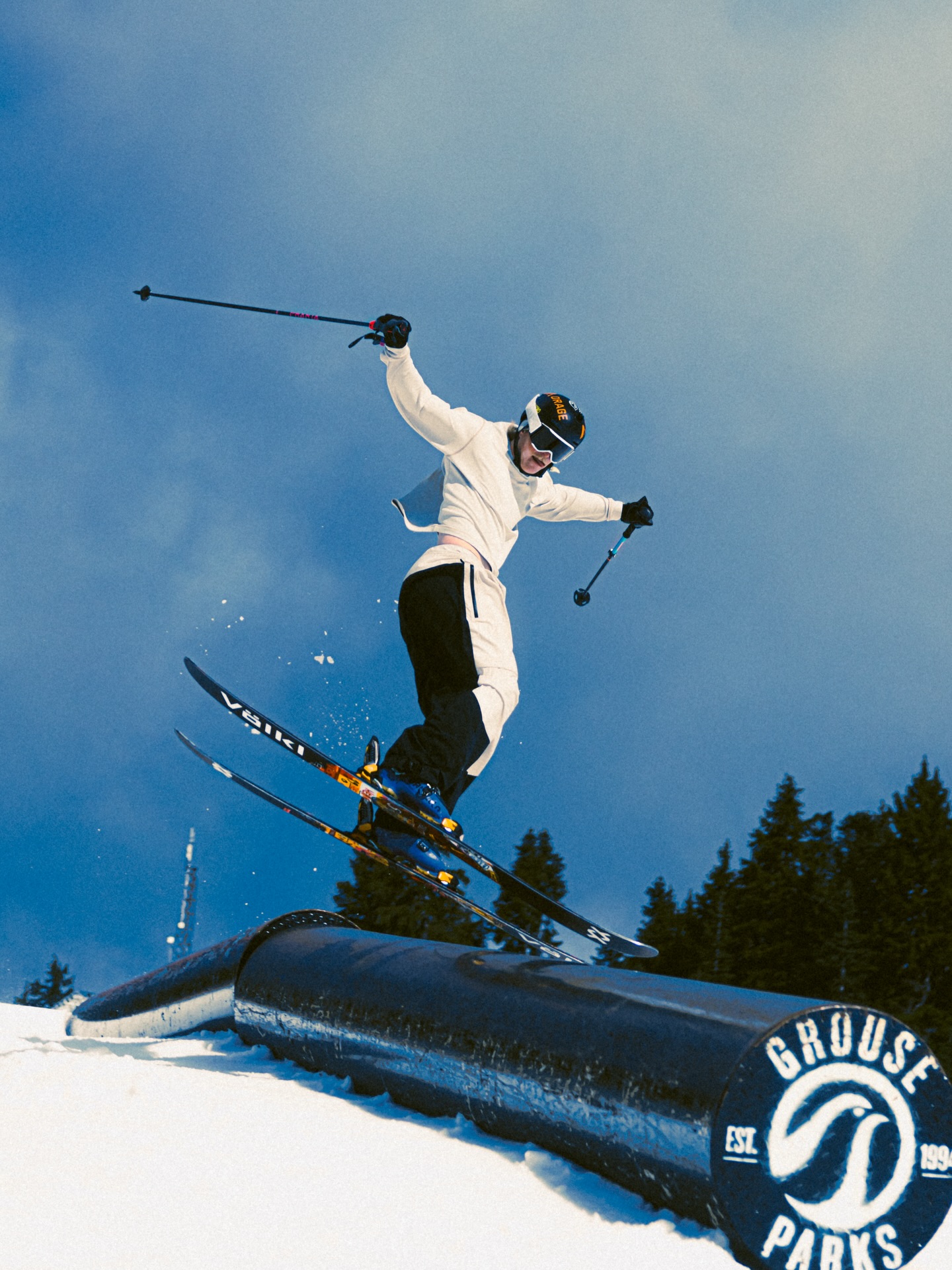 First time capturing winter sports (or sports in general) .. it was so hype😳
Shout out @socality @isami_kiyooka @canoncanada @grousemountain for the opportunity ⛷️🏂
I wanna shoot by the big ramps next time 😣
Shot on @canoncanada R5 Mark ii
.
.
#wintersports #skiphotography #snowboardingphotography #vancouverphotographer #canoncanada