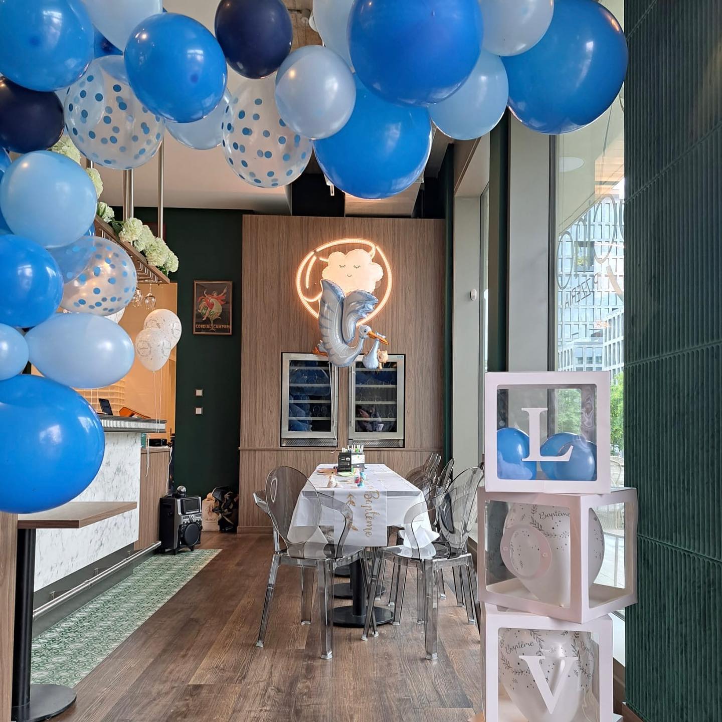 Ça Ose anniversaire ose tout, même les baptêmes 😃 ! Le baptême du petit Lucas dans le cadre magnifique du restaurant @nocinopizzeria a été animé par notre équipe. Coloriage, bricolage, maquillage,tattoo et danse ont pu divertir les enfants présents.✨✨