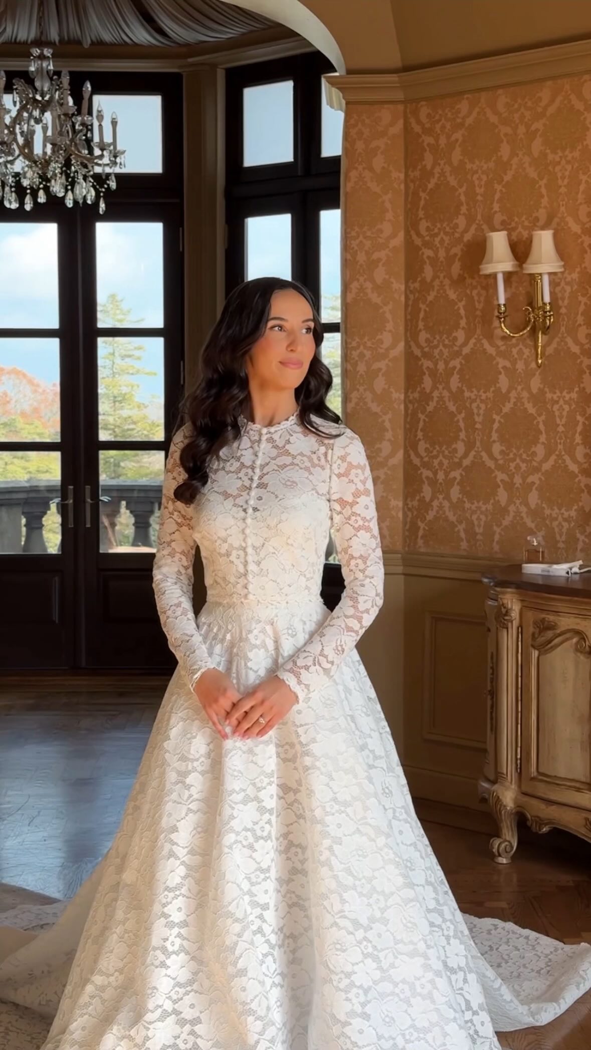 I’m convinced there isn’t a look that my bride Ellie can’t pull off! We essentially stayed with the same style of makeup but completely changed the tones from pinks to rosey-bronze and it made all the difference for this stunning wedding day makeup at Oheka Castle.
Which one do you prefer? Pink or Bronze?!
Link in bio for all special events & wedding inquiries
#longislandmakeupartist #longislandbride #longislandbridalmakeupartist #longislandmakeupandhair #weddingday newyorkmakeupartist bridalmakeup weddingideas makeupideas bride weddingtips makeuptips weddinginspo makeupinspo destinationmakeupartist northforklongisland montauk montaukmakeupartist makeuptutorial bronzeymakeup naturalmakeup glowymakeup larkfieldmanor
Long Island Makeup Artist Long Island Wedding Makeup Long Island Bridal Makeup
New York Bride to be