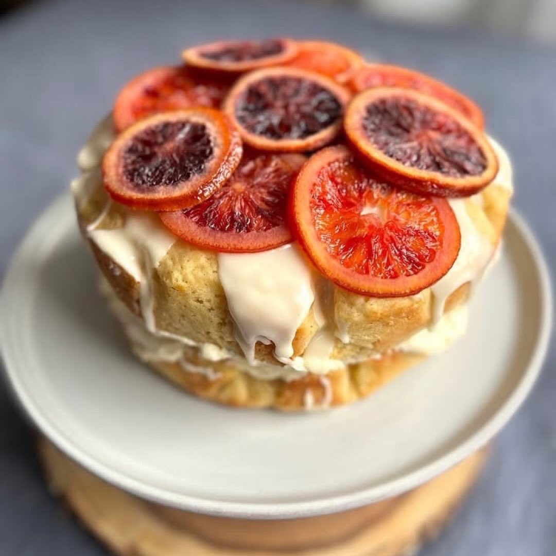 From @arcticgrub: Påske is coming, and I want to cook with you!
Easter in Norway is one of my favorite food moments of the year: the spread, the oranges, the marzipan, the whole unhurried ritual of it.
The påskefrokost (Easter breakfast table) is its own kind of celebration, and I’ve been making a plant-based version of it for years that genuinely captures that feeling.
So I put it all into a class!
Norvegan Easter is an on-demand cooking class you can work through on your own time. No live schedule, lifetime access, printable recipes, and a full video tutorial to guide you through everything.
We’re making:
🐟 Smoked «Salmon» with Scrambled «Eggs» — a plant-based take on the classic påskefrokost centerpiece
🍊 Saftig Appelsinkake (Juicy Orange Cake): Because Easter and oranges just belong together
🍬 Marsipankuler (Marzipan Truffles): homemade marzipan, and once you try it this way, you won’t go back to store-bought
And speaking of the orange cake, I’m sharing a photo of that here, so you can get a little taste of what’s waiting for you inside the class.
Link in bio to grab the class.
Wherever you are in the world, I hope this brings a little Norwegian Easter to your table. 🐣
#norwegianeasterfood #plantbasedrecipes #onlinecookingclass #cookondemand arcticgrub