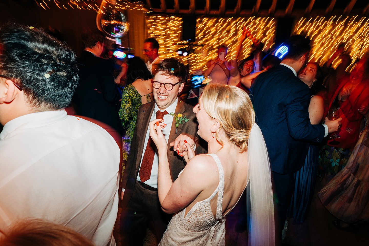 Moments like these are what it’s all about. Looking forward to more dance floor joy this year and seeing what shapes you all make.
Beautiful moment from the gorgeous Emma and James’ wedding captured by @charlotterebeccaphoto
#dancefloor #weddingparty #joyfulwedding #sussexweddingplanner #partyharder