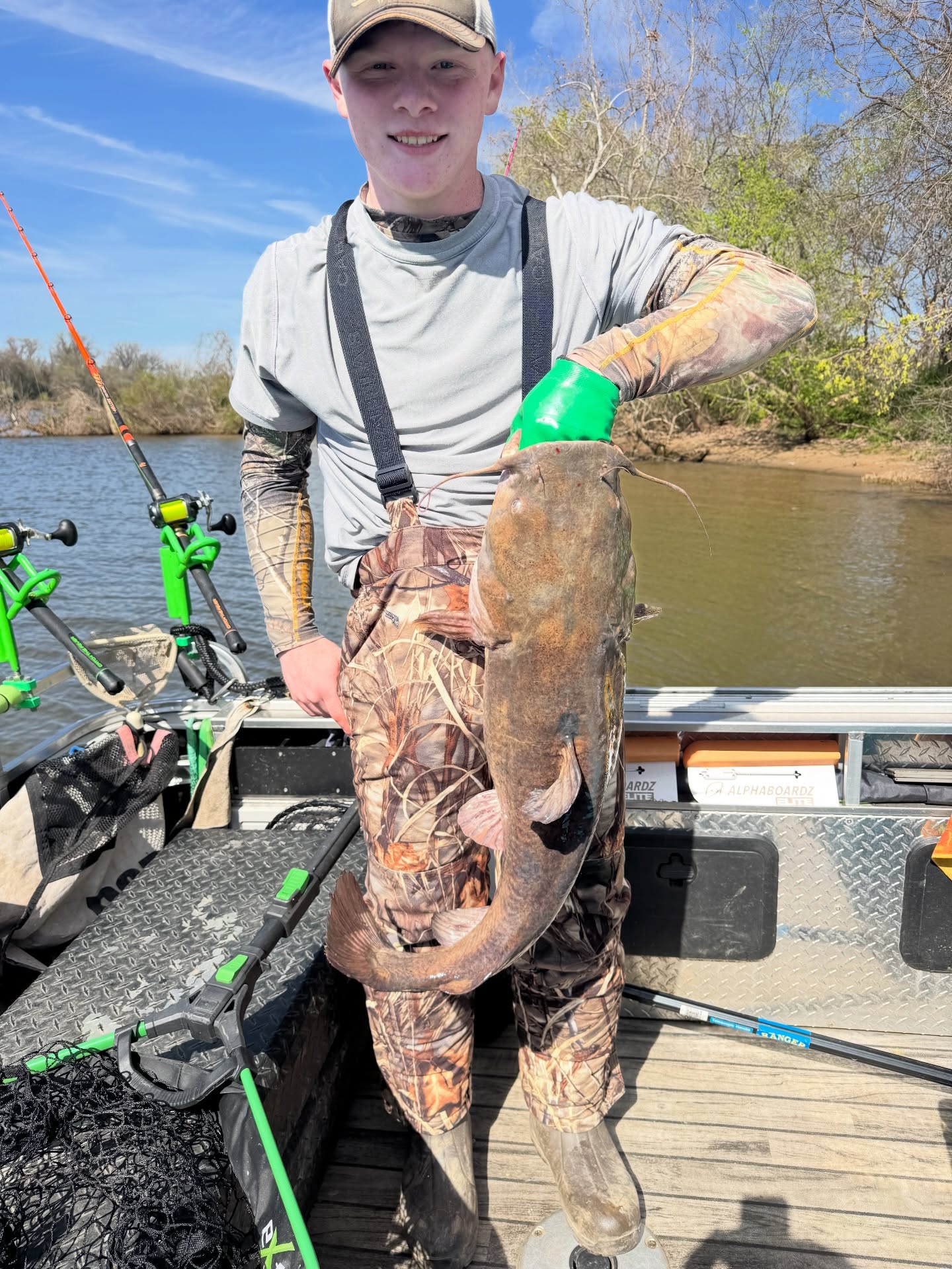 Adapt and conquer. 🌊
Joseph and Oliver joined us for a diverse day on the James.
We started with Hickory Shad at the fall line, moved to drifting ledges for Joe’s new 15lb PB Blue Cat, and ended the day crushing Flatheads on the shallow mud flats when the wind kicked up. 💨 Finished the day with 5 flatheads!
Nothing beats seeing a client land their first Flathead or a new PB!
Shoutout to @CatchTheFeverFishing—these guys will put their new RAVIX rod to work. 🏹
Book your spring trophy trip at the link in bio! 📲
#JamesRiverFishing #RVAOutdoors #flatheadcatfish