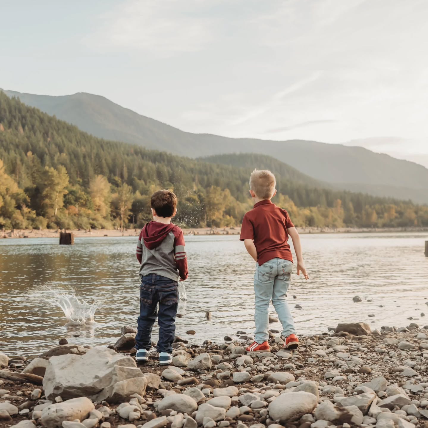 Who made the rule that everyone has to sit still and smile at the camera? 😅
Give me the wild, the curious, the exploring…
kids with sticks in their hands, pockets full of rocks, and flowers they had to pick.
That’s where the real memories live 💫
If you want photos that feel like your family - not forced, not perfect, just you… I’m your girl 🤍
•
•
•
#familyphotographer #capturewhatmatters #radlovestories #santanaphotographyllc