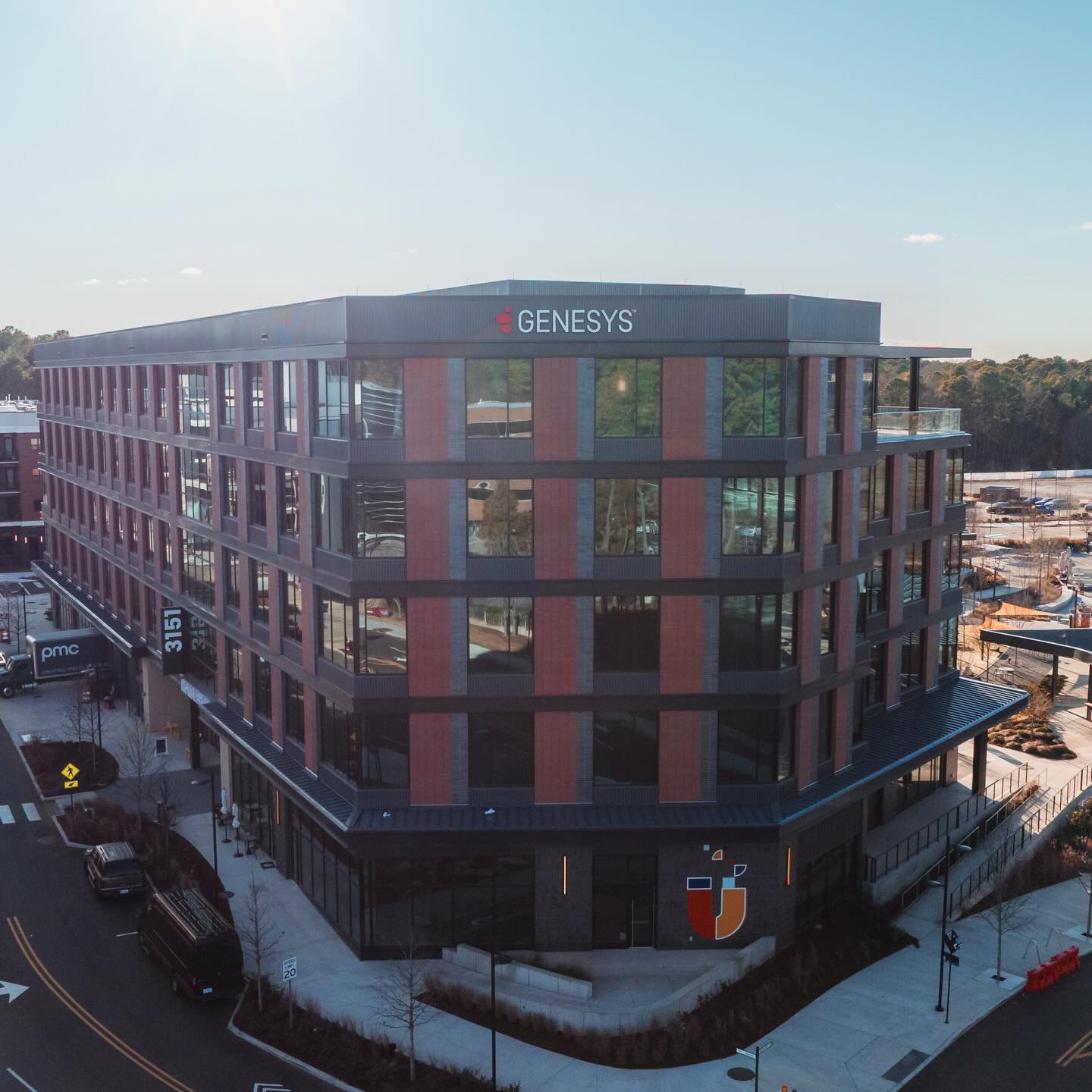 LEASING OPPORTUNITIES: Join a community with vibrant retail destinations from acclaimed chefs and wellness brands, outdoor amenities and programming, and Class A offices with a gorgeous rooftop terrace and shared amenity space. Horseshoe has 78,000 square feet of office space and 10,000 square feet of retail space remaining available. 🔗 for leasing info in our bio!
📸: @pressrecordmedia