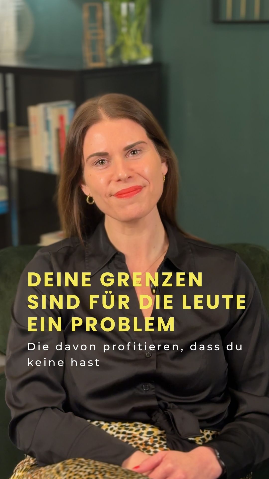 Hier findest du weitere Tipps, neue Blickwinkel und vertiefende Reflexionsfragen zum Video ⬇️
Grenzen sind kein Zeichen von Egoismus, sondern die Grundvoraussetzung für gesunde Beziehungen- vor allem die zu dir selbst. Wenn Menschen mit Widerstand auf deine Klarheit reagieren, zeigt das oft nur, dass sie bisher von deiner Nachgiebigkeit profitiert haben. Du darfst verstehen, dass du nicht für die Enttäuschung anderer verantwortlich bist, wenn du lediglich auf dich selbst und deine Bedürfnisse achtest.
Perspektiven:
• Wenn jemand wütend auf deine Grenze reagiert, ist das meist der sicherste Beweis dafür, dass diese Grenze absolut notwendig war.
• Ein „Nein“ zu anderen ist ein „Ja“ zu dir selbst – das ist keine Unhöflichkeit, sondern Selbstführung.
• Grenzen sortieren ganz automatisch die Menschen aus, die nur an deinem Nutzen interessiert sind, statt an einer echten Verbindung auf Augenhöhe.
Der Deep Dive in deine Selbstreflexion:
• Habe ich Angst, als „schwierig“ oder „unhöflich“ abgestempelt zu werden, wenn ich meine Bedürfnisse und Grenzen klar benenne?
• Versuche ich, den Konflikt mit anderen zu vermeiden, indem ich meine eigenen Grenzen immer wieder selbst einreiße?
• Traue ich mir zu, das kurze Unbehagen im Raum auszuhalten, wenn ich für mich und meine Werte einstehe?
• Wer in meinem Umfeld profitiert eigentlich am meisten davon, dass ich mich bisher nicht getraut habe, eine klare Ansage zu machen?
📌 Speichere dir das Video, um jederzeit darauf zurückkommen zu können.
+ Folge mir für tägliche Inspiration und Coaching Tools für echte Umsetzung im Alltag. Auf meinem Kanal geht es um Selbstführung, Klarheit, Kommunikation und echtes Selbstbewusstsein.
🎯 Du suchst Unterstützung bei deiner persönlichen Entwicklung? Als systemischer Coach biete ich auch 1:1 Online Coachings an 💻
#Selbstführung #GrenzenSetzen #Selbstwert #Persönlichkeitsentwicklung #Selbstreflexion