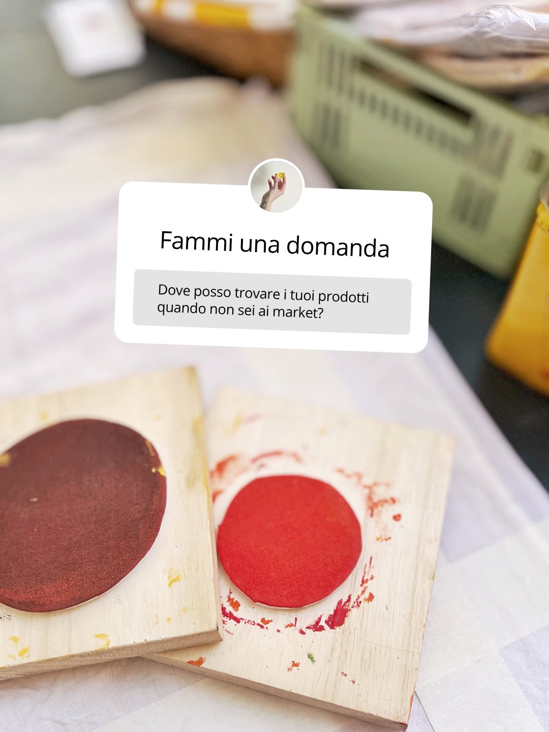 Con i primi market della stagione ho conosciuto moltissimə di voi! Grazie a tuttə per l’affetto di questi giorni e per essere arrivatə sul profilo così numerosə.
Provo a rispondere qua ai vostri DM.
Trovate i “prodotti editoriali”:
📕da Fabio alla cartoleria sotto i portici di via Gandhi (alla Canalina) @tabacchi_e_balocchi
📗 dalla Patty della libreria del Teatro in via Crispi qui in centro a Reggio Emilia @libreriadelteatro
📚alla Biblioteca Panizzi @bibliotecapanizzi
Il tessile (in particolare le T-shirt in barattolo) da Paola di Herbaria a Suzzara @luitprandi_paola
Vi lascio anche il prossimo market a Correggio il 12 aprile con @ideedigomma @bazart_handmademarket
Un abbraccio!