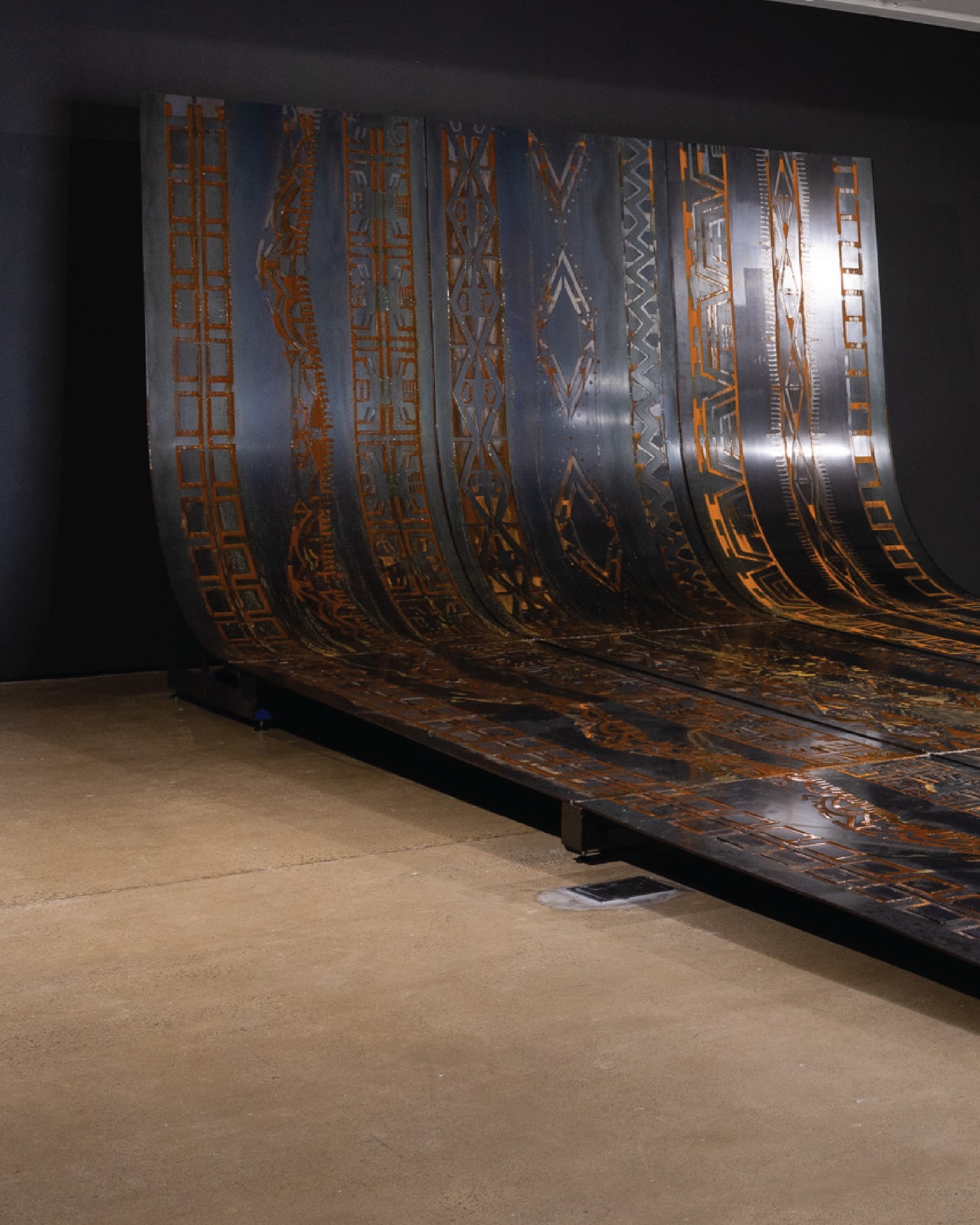 As Platform 26 at the @instituteofmodernart comes to a close, we’re sharing a closer look at Ḡatu Ḡatu: Tidal Bloodlines by @dean.ansell.
What began as a concept sketch evolved into a 3.6 m‑wide, 2 m‑tall, 7 m‑long monolithic sculpture that we at Parts Department were able to bring to life. Fabricated from corten and mild steel, the work travels in nine sections and assembles into a single flowing form. Hidden plumbing circulates water through a trough and pump system, sending it across patterned cavities that accelerate the corten’s transformation and let the surface shift, breathe and rust over time.
Dean Ansell (born 1997, Nambour) is a multidisciplinary artist of Melanesian (Riḡorabana, Balawaia, Papua Niugini), Maltese and Anglo‑Celtic heritage, based in Meanjin / Brisbane. His practice explores the meeting point of cultural lineage, material, and environment. Through physical processes that draw on both body and landscape, Dean reimagines Melanesian mythologies and ceremonial traditions, weaving inherited knowledge with personal experiences of cultural displacement to reveal the layered stories of the Melanesian diaspora.
Photo credits: Josef Ruckli, courtesy of the Institute of Modern Art.