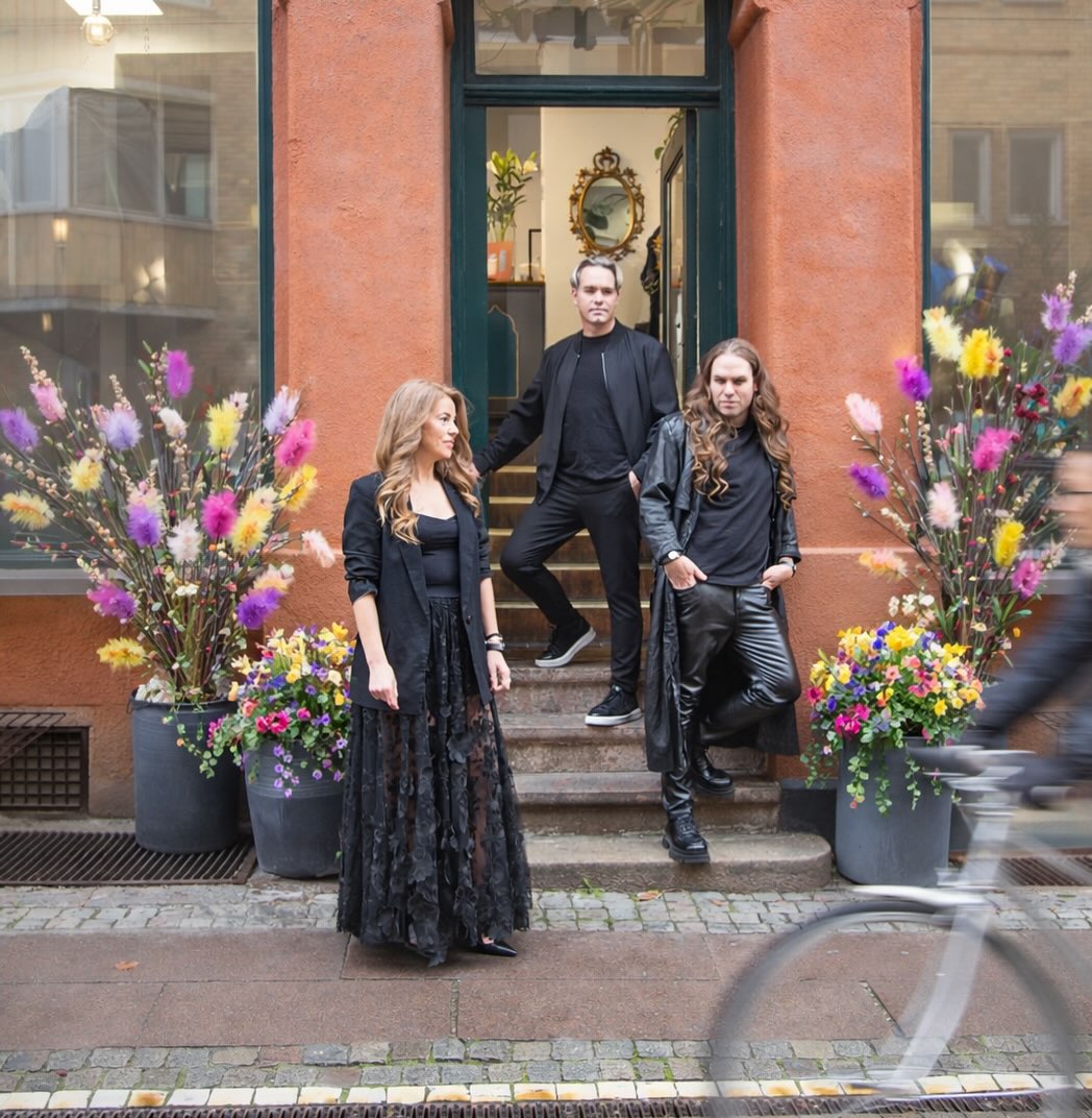 Glad Påsk önskar vi alla kunder och följare. Vi håller ledigt och öppnar igen på tisdag 7/4. Du kan alltid boka din tid på vår hemsida, länk i bion. Stor kram 🐣 ❤️ 🐣 @hairbytanyaswe @jandy.1981