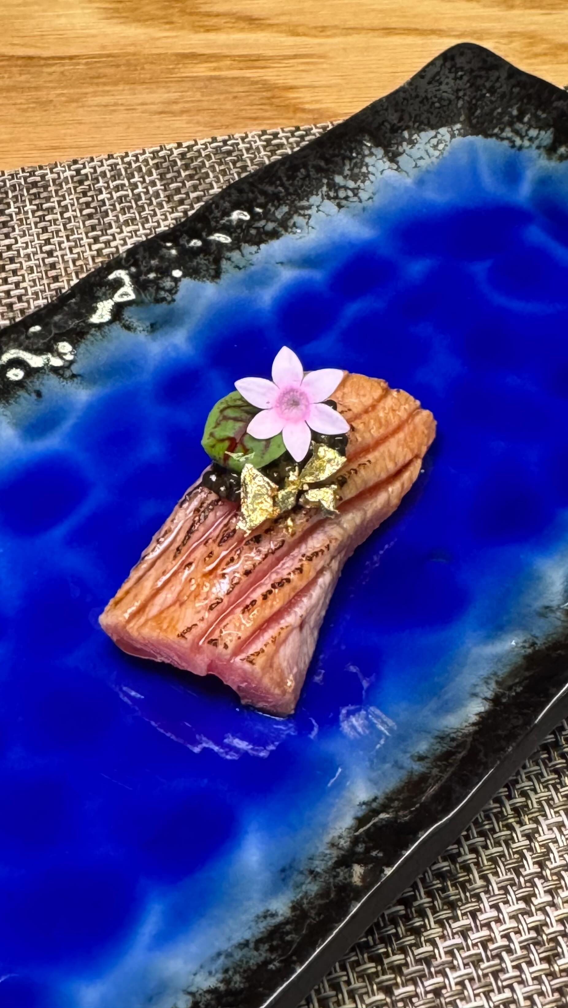 Spring is in full bloom 🌸✨
For this upcoming week, we’re bringing the season to your plate — select courses adorned with delicate edible florals, paired to elevate each bite.
A fleeting experience, just like the blossoms. 🌿🍣