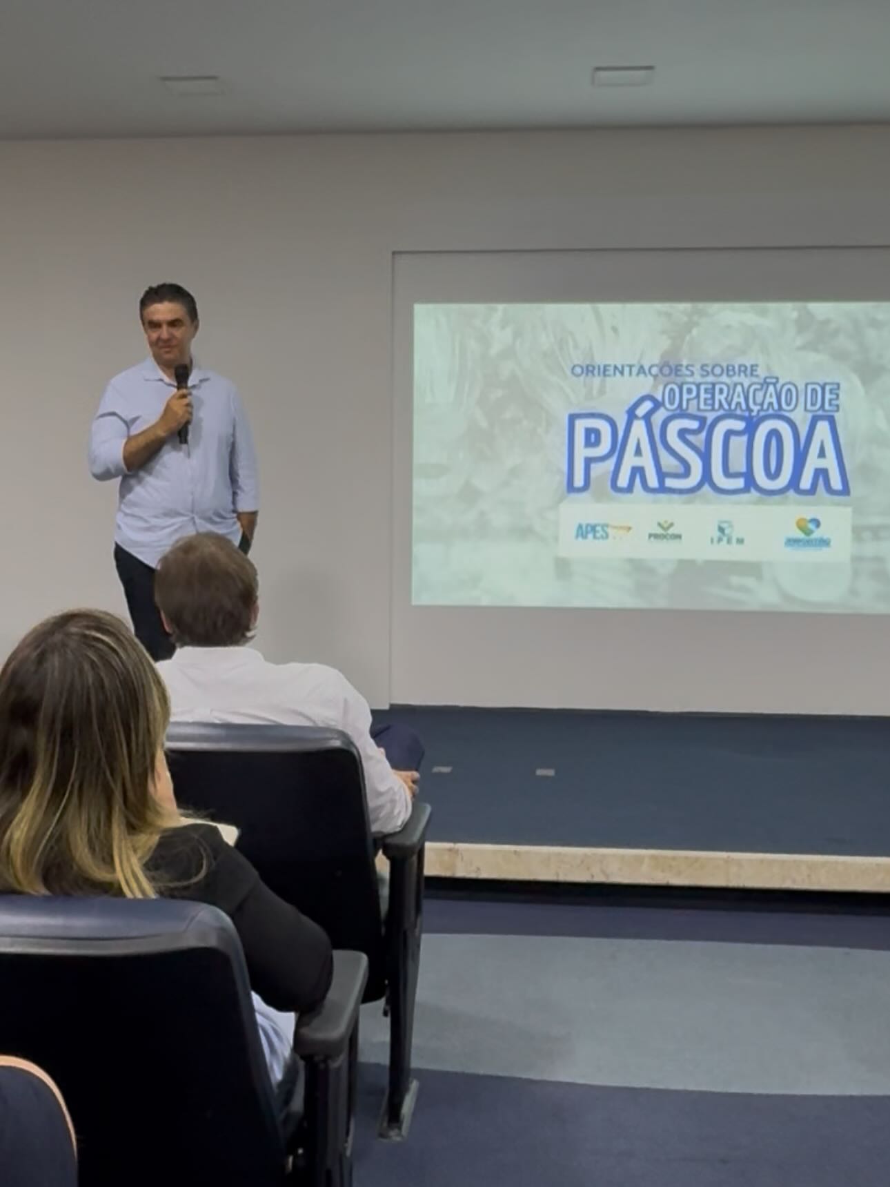 A APES promoveu nesta quinta-feira, juntamente com o IPEM, a VISA JABOATÃO e o PROCON PE, o encontro Operação de Páscoa. Na reunião os órgãos fiscalizadores falaram sobre a intensificação das ações nos dias antecedem a Páscoa e quais os principais pontos de atenção que as lojas devem ter para não serem penalizadas. O evento aconteceu no auditório da ASPA.
🤝 junte-se aos seus. Seja APES.