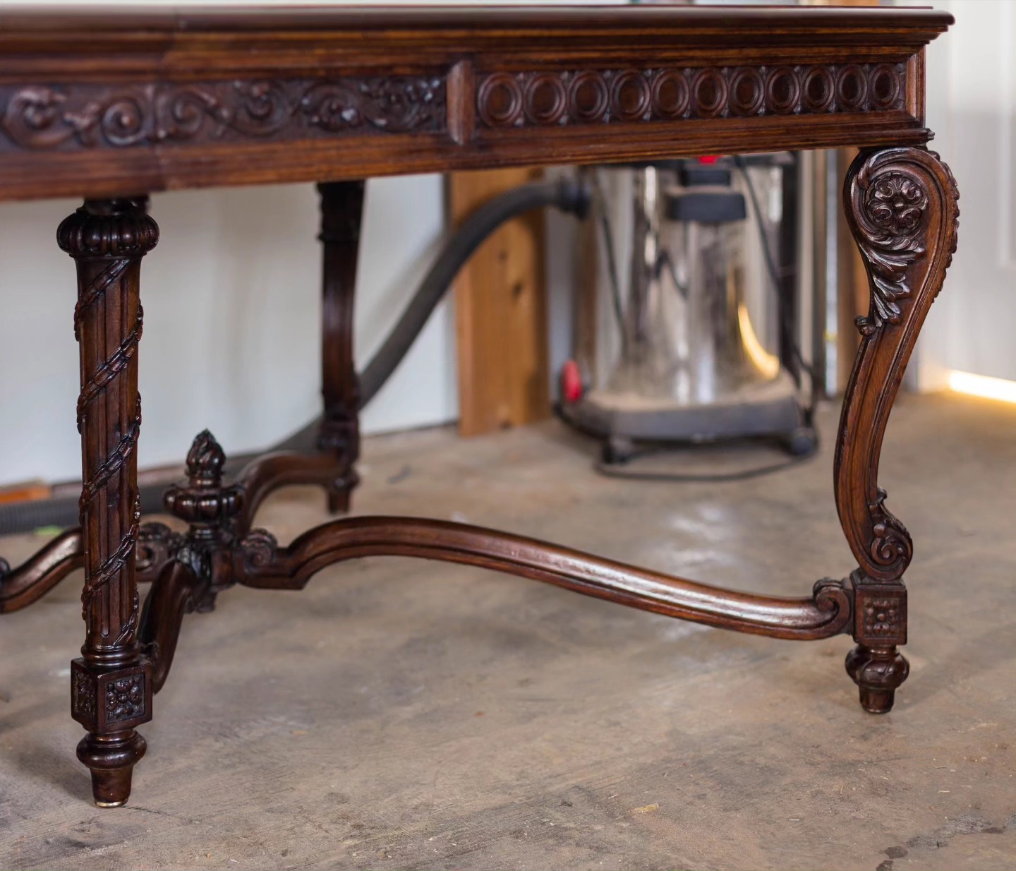 Nine legs, tons of carving, and six leaves (not pictured) all needed refinishing to remove a failing finish, correct some moving damage, and get a richer and more balanced color. And of course: it weighs a ton.
#furniturerestoration #furniturerestorer #walnutdiningtable #diningtable #walnut #woodcarving #oilvarnish #tungoil #restoredinbaltimore