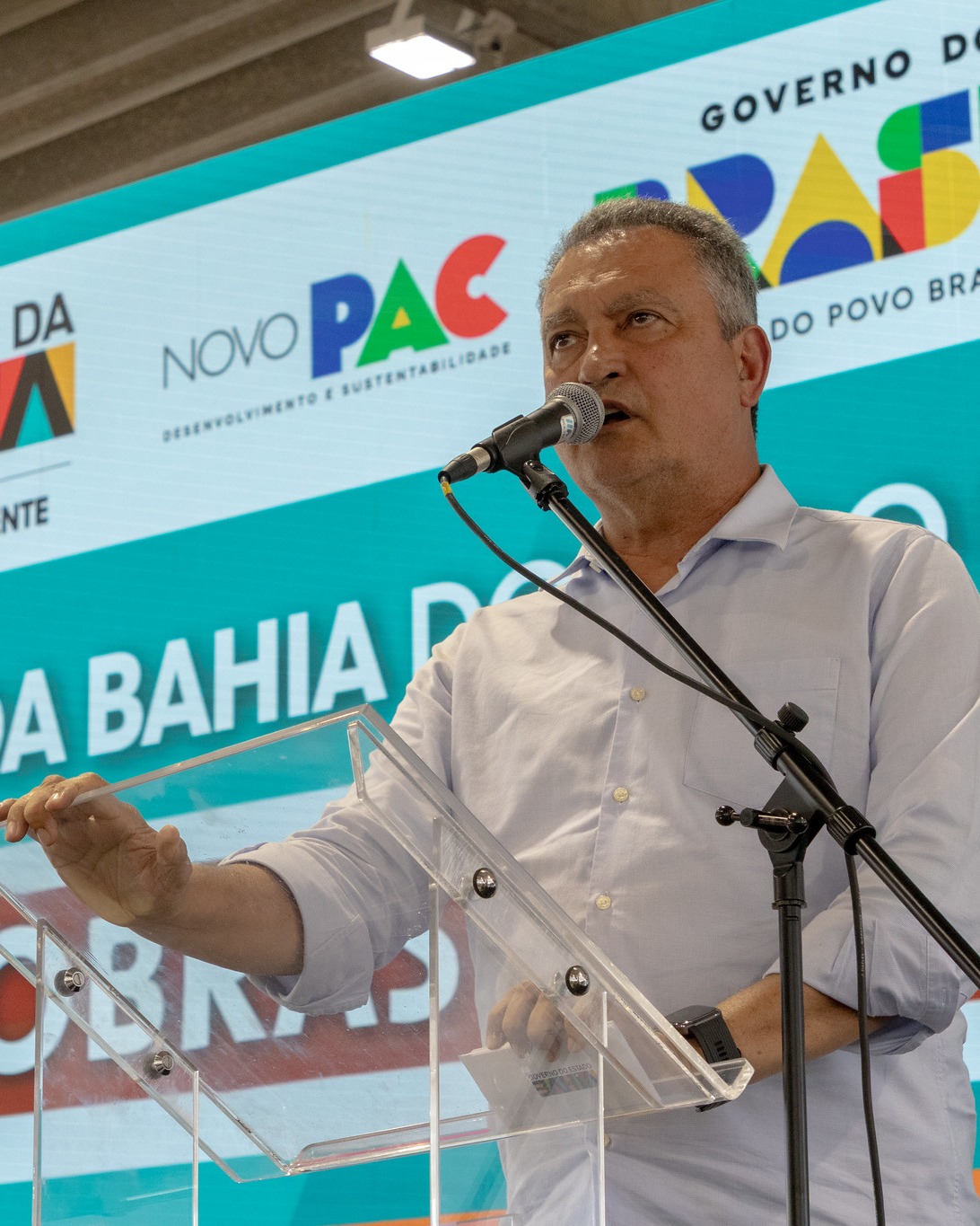 O ministro Rui Costa também marcou presença na Assinatura de Convênios e Autorizações entre o Novo PAC e o Governo da Bahia, reforçando a parceria que vem garantindo mais obras, investimentos e desenvolvimento para o povo baiano.
#RuiCosta #NovoPAC #GovernoDaBahia