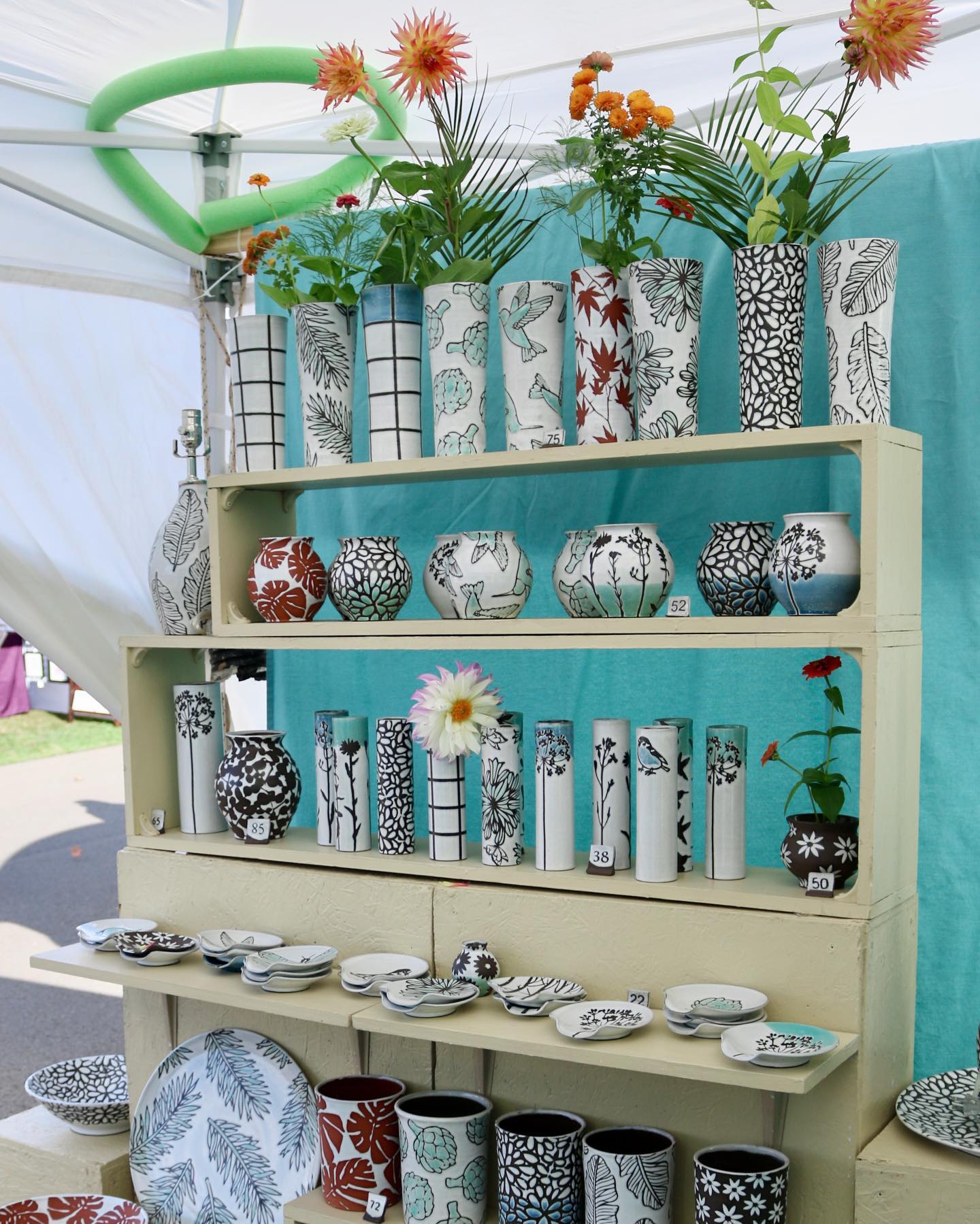 I made it successfully through a very windy day yesterday, however today was too windy to open the booth. If you plan on stopping by tomorrow send me a message to see if I’ll be setting back up❤️🩹🤞
#pottery #ceramics #artfestival