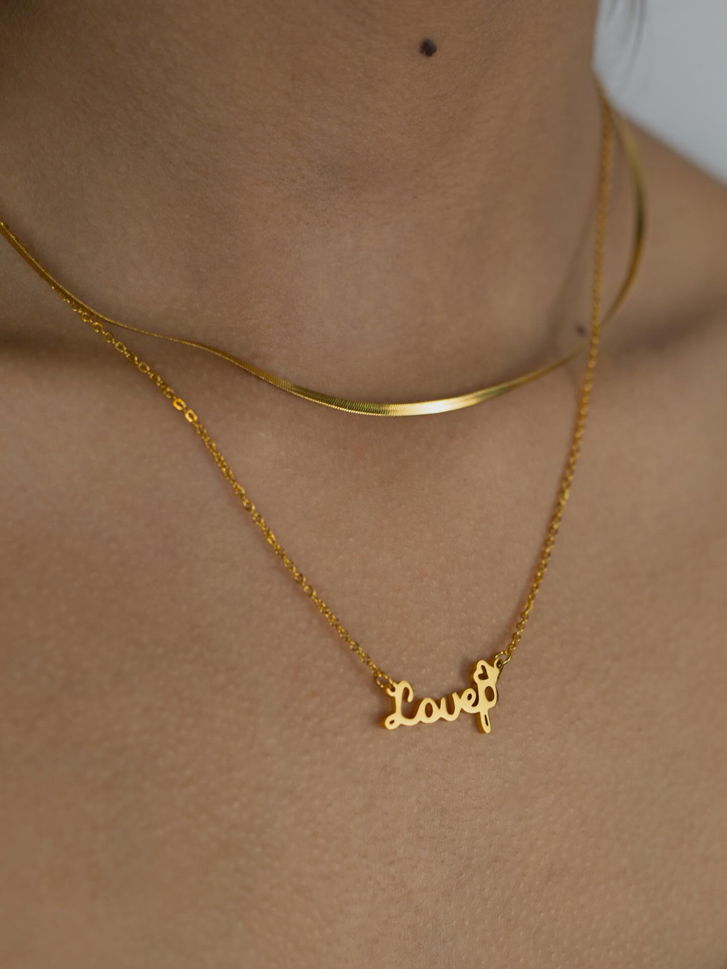 Layered up & locked in
A delicate cursive “love” paired with a sleek herringbone chain — simple, timeless, and made to elevate your everyday look.
.
.
.
.
#seesea #lovefromthesea #waterproofjewelry #tarnishfreejewelry #goldjewelry
