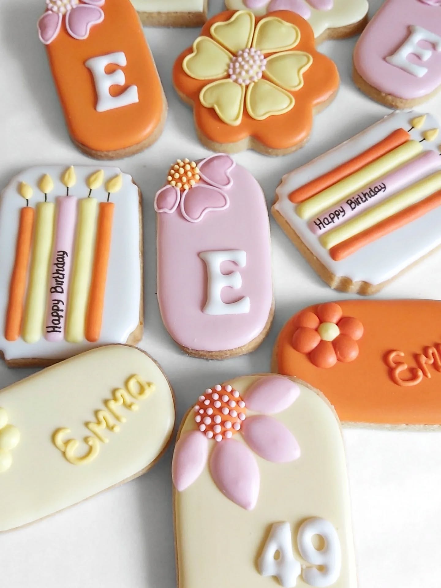 Birthday biscuits for a surprise party, and a big thanks for allowing me artistic freedom. Lovely to make as always.😘
#birthdaybiscuits #birthdaycookies #icedbiscuits
#wiltshirebaker #bespokebiscuits