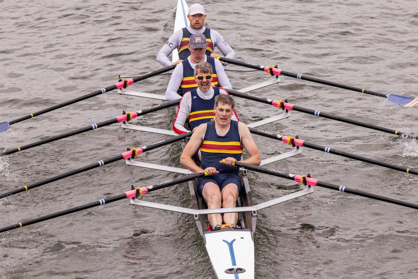 Vesta International Masters Head
A great wrap on Head season with our three master’s crews taking on the Championship course on Sunday! Pennant for the Goodrick quad, 3rd place in the novice group for the Barp quad, and 10th place for our women’s eight, beating our on-Cam frienemies on time.
Lineups below 💙💛♥️
Women’s 8+ (MasC) 10/14
Bow: Kimberley York
2: Monique Bradley-Irish
3: Naomi Linklater
4: Katy Harrison
5: Sarah Reakes
6: Shannon Priem
7: Charlotte Harris
Stroke: Helen Butler
Cox: John Walley
Coach: James Bate
Men’s 4x- (OpMasD) 1/6 🥇
Bow: Guy Goodrick
2: Richard Brierton
3: Tim Hohm
Stroke: Chris Reid
Coach: Lisl Tudor Lawrence
Men’s 4x- (OpNov) 3/6 🥉
Bow: Andrea Barp
2: Adam Carter
3: Chris Harris
Stroke: David White
Coach: Lisl Tudor Lawrence
📸 @allmarkone