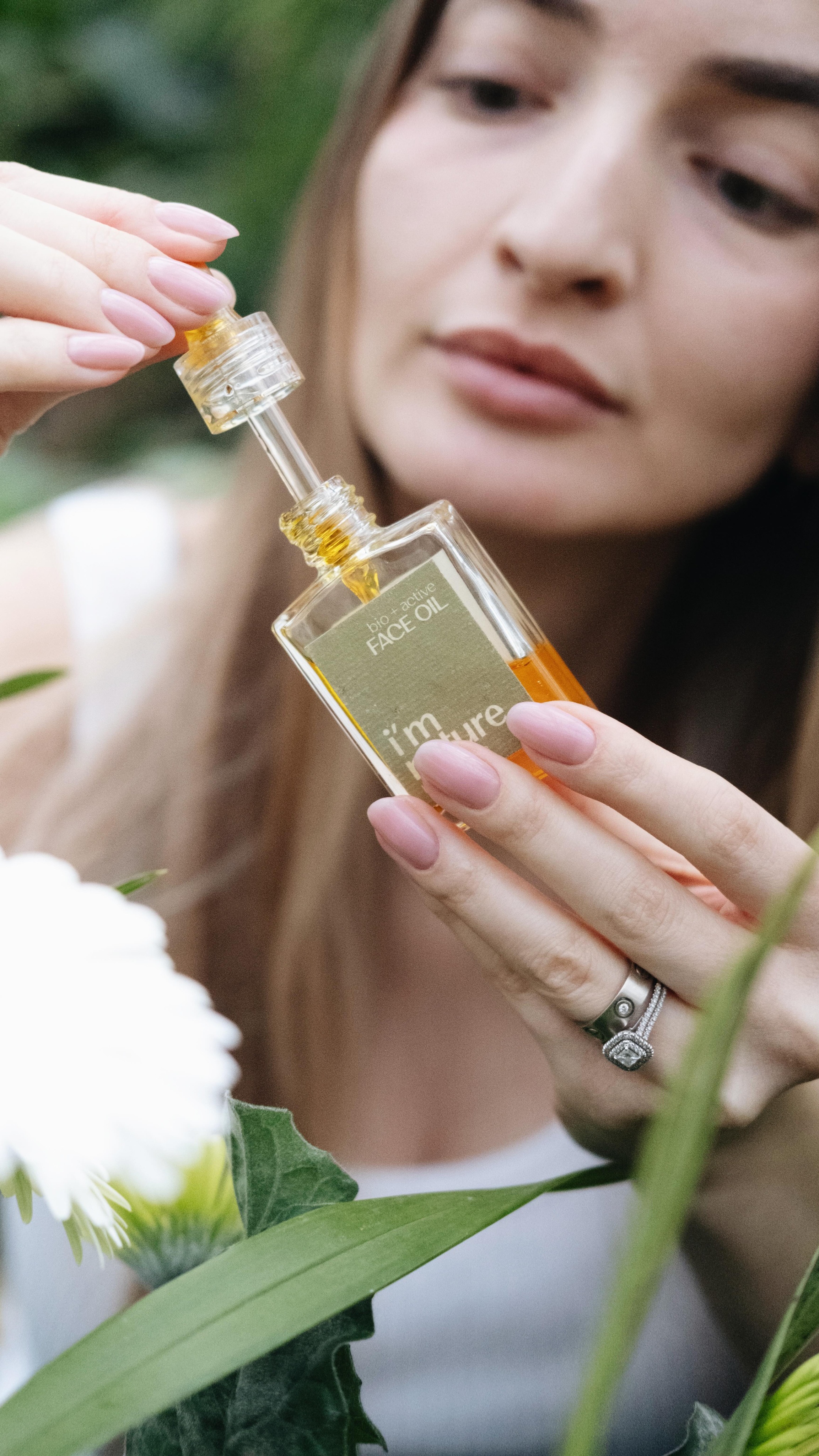 •power of nature•
spring doesn’t force renewal, it allows it and your skin understands that rhythm better than anything synthetic ever could 🌺
🌿 long-lasting moisture is not a promise, it’s a result of balance of ingredients in our products that know how to restore, and reinforce what’s already there
🔆 collagen-focused care that supports elasticity, density, and visible skin resilience
✅ restorative actives that help repair barrier function, improve texture, and enhance long-term hydration
these are high-performance, nature-led formulations designed to deliver the power of nature to your skincare