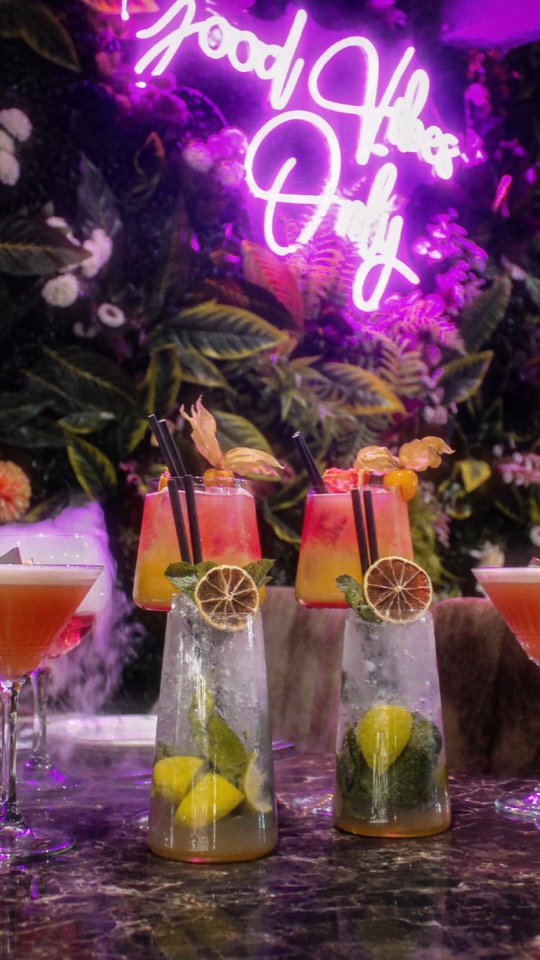 This is your sign to RUN, don’t walk to @misyawgc 🚨
Did someone say 2-4-1 cocktails until 7pm? 🍹
Pair that with live music 🎶 and delicious authentic Turkish cuisine and weekend vibes and have the recipe for a great night out.
What are you waiting for? 👀
#TwoForOne #CocktailTime #LiveMusicVibes #TurkishCuisine #ThisIsYourSign