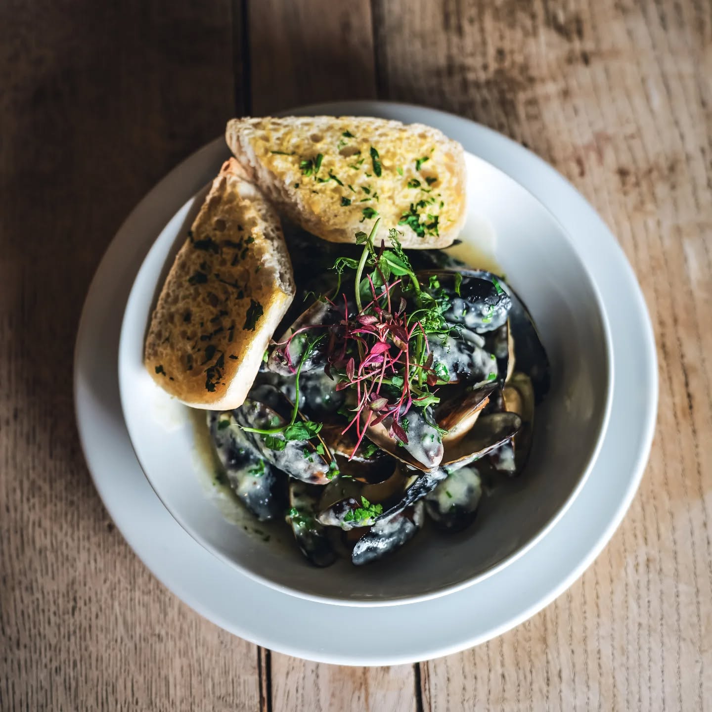 Our most requested dish will be staying until the autumn.....
Fresh mussels in garlic, cream and white wine sauce served with home made garlic bread.
Perfect for those warm afternoons by the river