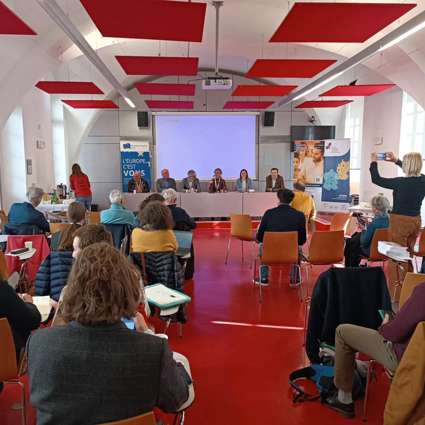 Sujet brûlant d’actualité: Acceptabilité sociale des énergies renouvelables! Regards croisés franco- allemands grâce au Mouvement européen Hérault et la Maison de l'Europe de Montpellier. Colloque grand public sur deux jours en collaboration avec la Maison de Heidelberg et l‘Université de Montpellier
@maison_de_heidelberg @buergerfondscitoyen