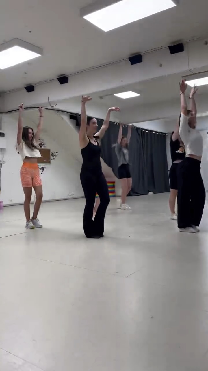 WOOHOO! First Adult class done and dusted 🤩🤩
Check out some of the talent from the class 💫
Thank you to all of you who came and gave it a go! You all did amazing ❤️