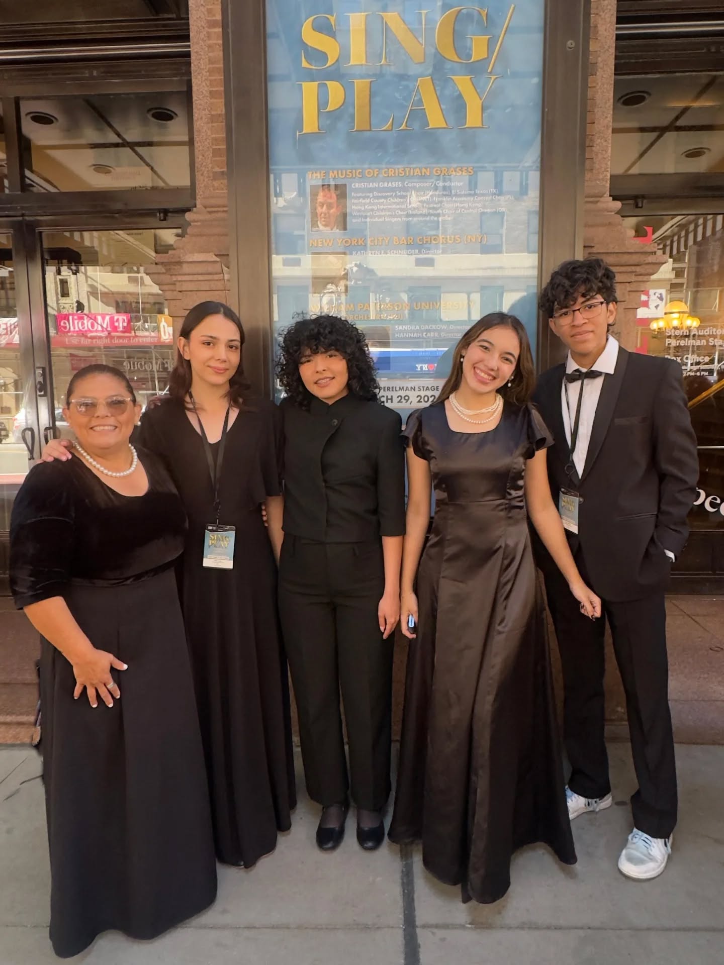 Started in the music room… ended on the stage of Carnegie Hall 🎶✨
This is more than a performance—it’s a milestone in their journey. Behind every note, there’s dedication.
Behind this moment, there are years of growth, passion, and belief.
A special thank you to Ms. Norma López for inspiring, guiding, and believing in our students. And to the parents—your constant support made this moment possible.
A moment where talent, effort, and dreams all came together.
#DiscoverySchoolTegucigalpa #experientiallearning
#choirpassion