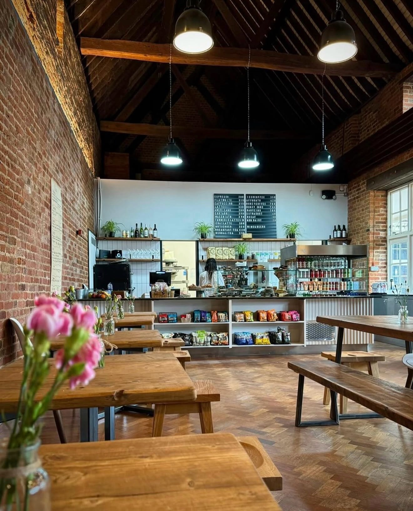 Another busy day at @fortyhall ✨
Freshly baked goods, made from scratch in our kitchens, served in one of London’s most beautiful historic settings. A quiet moment, a friendly welcome and something delicious to enjoy.
#londoncafe #freshlymade #enfieldlove #northlondon #enfield