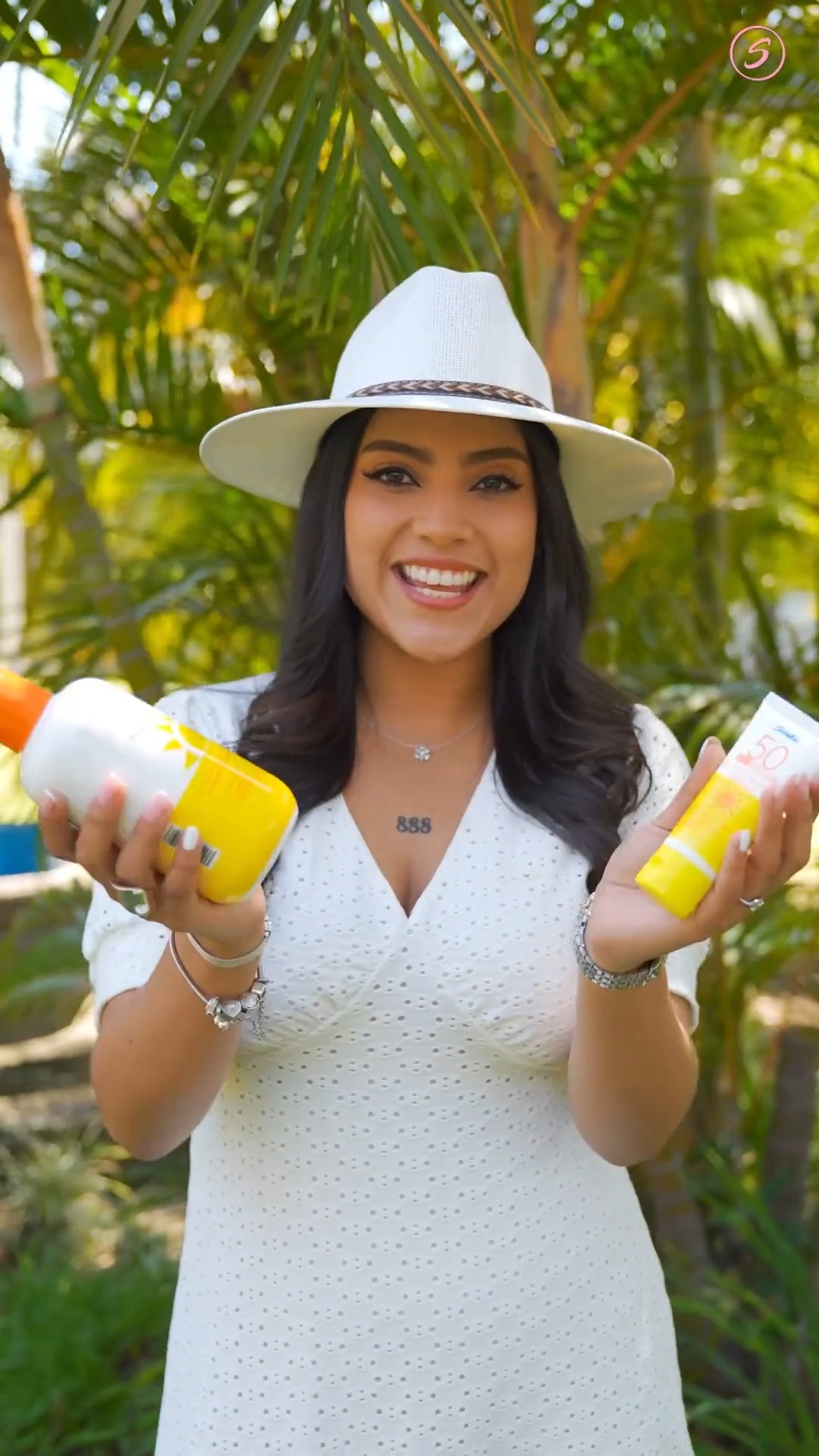 ¡Arma tu rutina con protección total Scentia! Crema corporal, protector facial resistente al agua, bruma para refrescar sobre el maquillaje y bálsamo labial con protección solar. ¡Este verano, tu piel va primero!
#scentia #scentiacentroamerica #bellezaempoderadora #scentiacontigo #protección