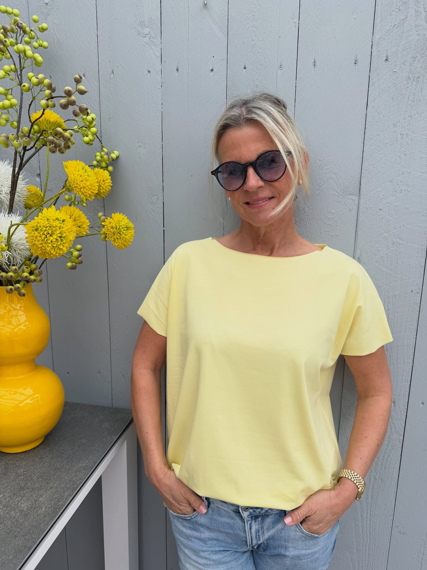 ✨ Basic Tuesday – Dein neues Lieblings-Shirt ✨
Manchmal sind es die einfachen Teile, die einfach ALLES können 😍
Unser Basic Shirt ist:
☀️ super angenehm auf der Haut
☀️ locker geschnitten (tragbar bis Gr. 42)
☀️ perfekt für jeden Tag
Und das Beste 👉 nur 16,90€ 💥
Farben, die immer gehen:
💛 Gelb
🌸 Rosé
🍉 Melone
🤍 Weiß
🤎 Beige
Ob zur Jeans, Stoffhose oder Rock – dieses Shirt passt einfach immer ✨
👉 Jetzt shoppen – Link in Bio
⸻
Hashtags:
#basictuesday #basicstyle #musthave #ootd #outfitinspiration #fashionover30 #fashionover40 #fashionover50 #alltagslook #casuallook #sommerstyle #einfachschön #fashionboxx #styleinspo #lookoftheday #bequemundstylisch #modefürfrauen #instastyle #dailyoutfit #shopthelook