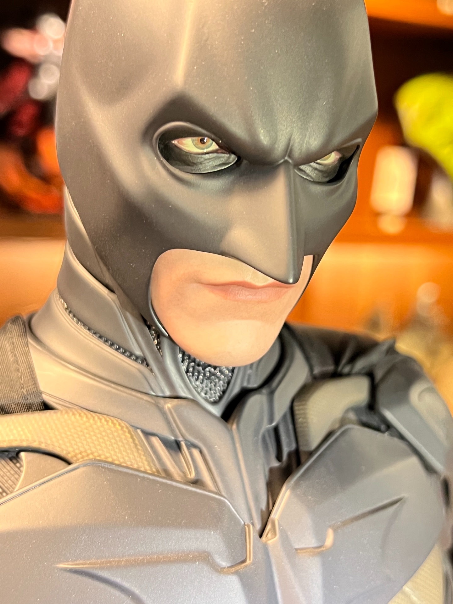🦇 Gotham’ın karanlığı… şimdi Hero Cafe’de.
Detaylara yaklaştıkça fark ediyorsun… bu sadece bir figür değil, adeta sahnenin kendisi. Zırh dokusu, kemer detayları, duruş… her açıdan premium bir parça.
Koleksiyonuna seviye atlatacak o parçalardan biri. Yakından görmeden karar verme 😉
DM’den fiyat bilgisi alabilirsiniz. Hero Cafe’yi ziyaret edip ürünü yakından inceleyebilirsiniz.
#Batman #DCCollectibles #FigureCollector #HeroCafe #StatueCollection