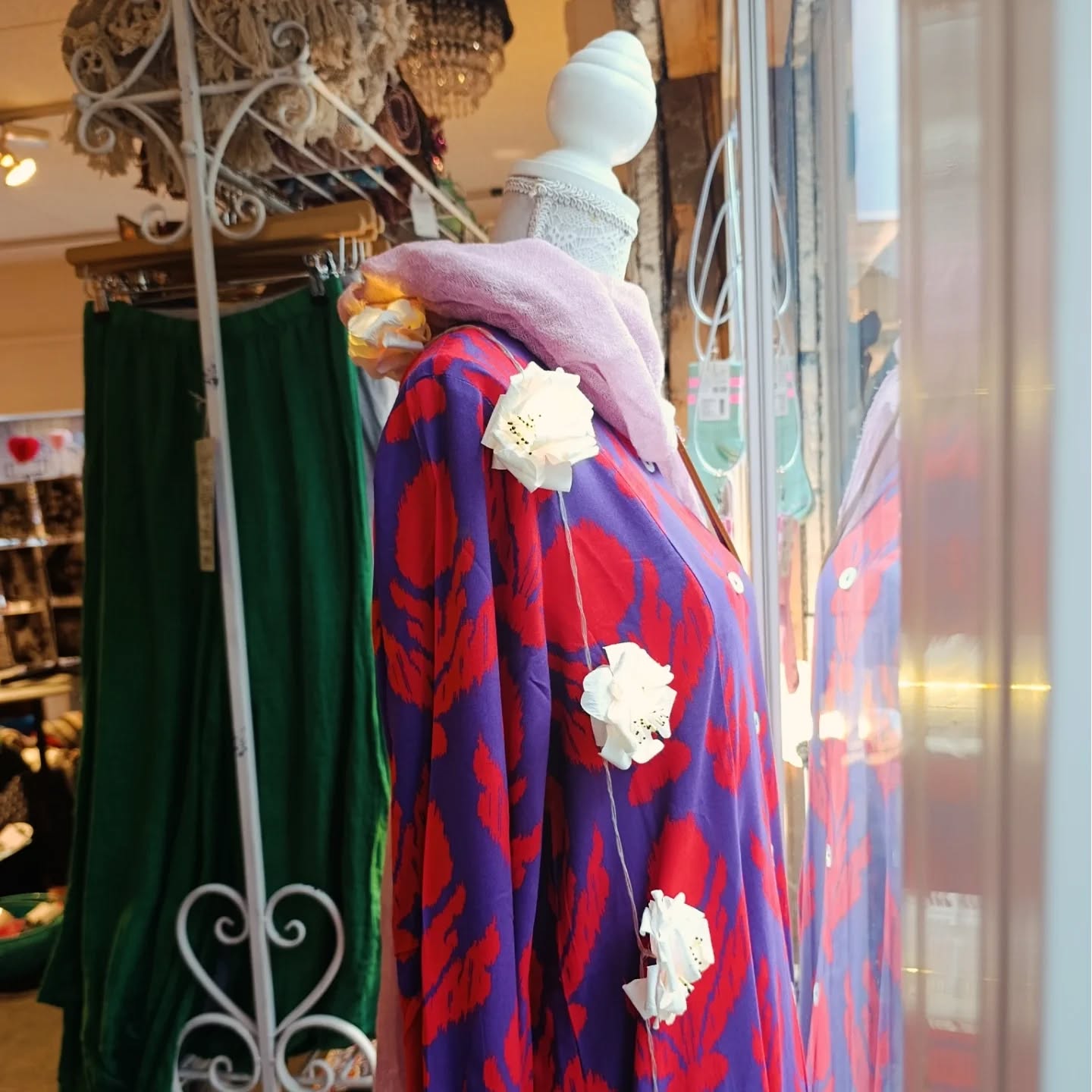 Noch mehr NEWS 😍
MOSHIKI hat einfach die schönsten Stöfflis 💕.
Komm vorbei und lass dich überraschen!
Zum Beispiel morgen Donnerstag ist von 13.30-18.00 offen.
Freitag von 13.30-18.00
und Samstag von 10.00-16.00
Ich freue mich auf deinen Besuch ❤️