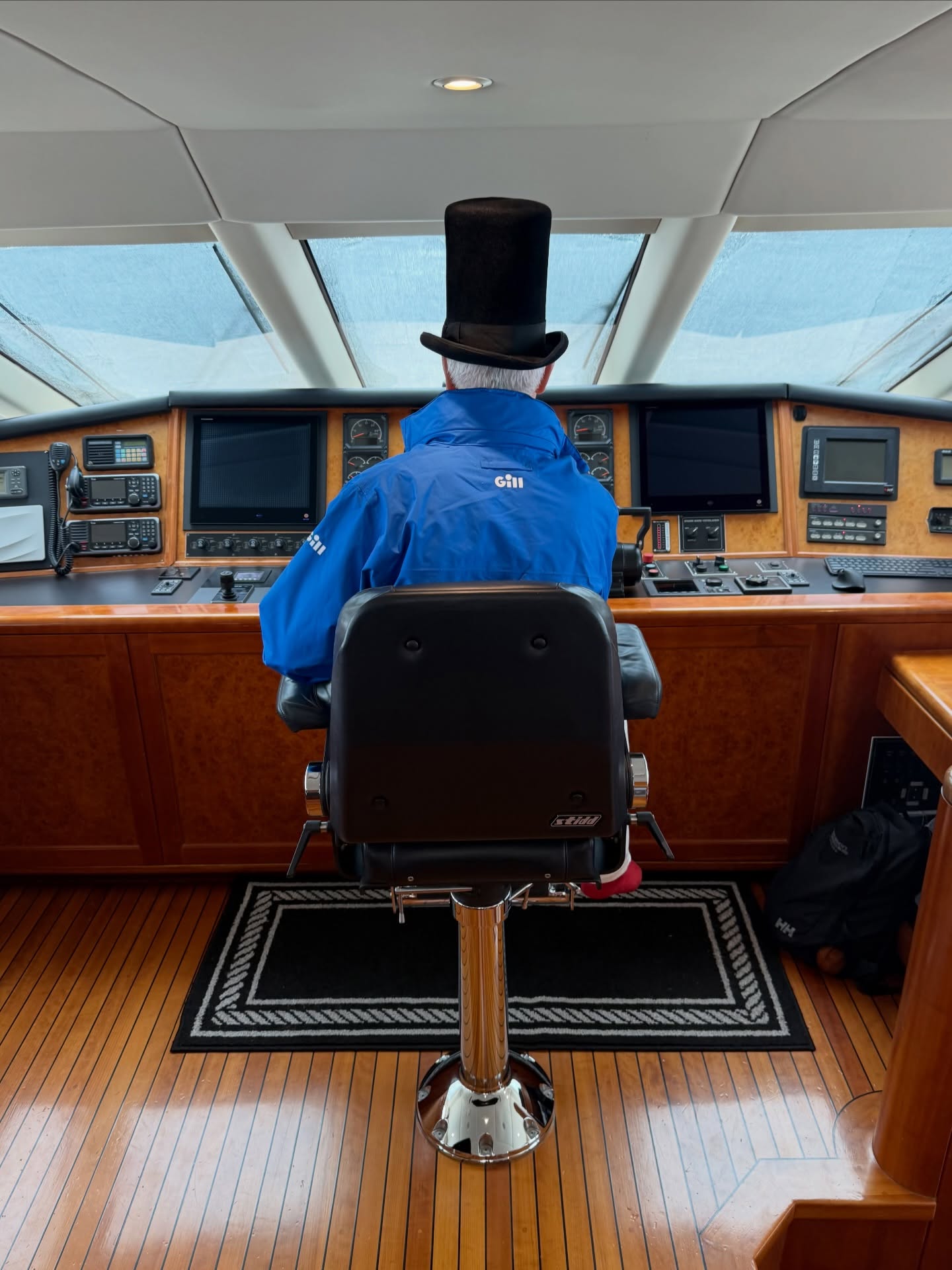 Smooth operator 🛥️🛥️🛥️🛥️🛥️🛥️
#yachtcrew #captain #sealife @jace.yachting @denisonyachting