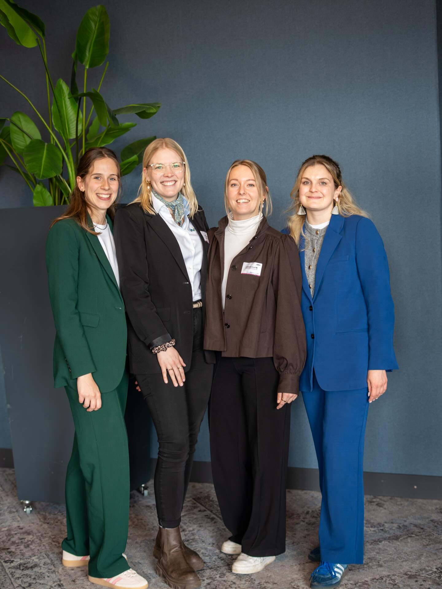 Wir durften wieder einen Social Media Händler Workshop halten 👉aus der Praxis für die Praxis 🚜
Im Mittelpunkt stand der Austausch und voneinander lernen, Erfahrungen teilen, gemeinsam social werden 😎😃
Und zum krönenden Abschluss hat Heike von @wuestenberg_landtechnik dann auch noch aus dem Nähkästchen geplaudert! 🚀 @heike.marit
Das hat richtig Spaß gemacht!