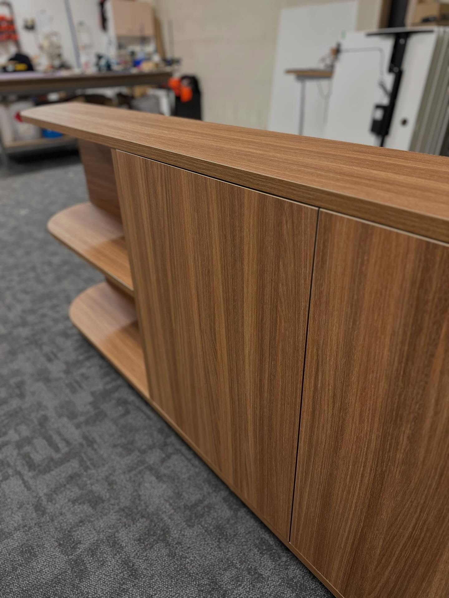 Sideboard for a local customer! Featuring sleep push-to-open doors and a curved open end with shelving 😍