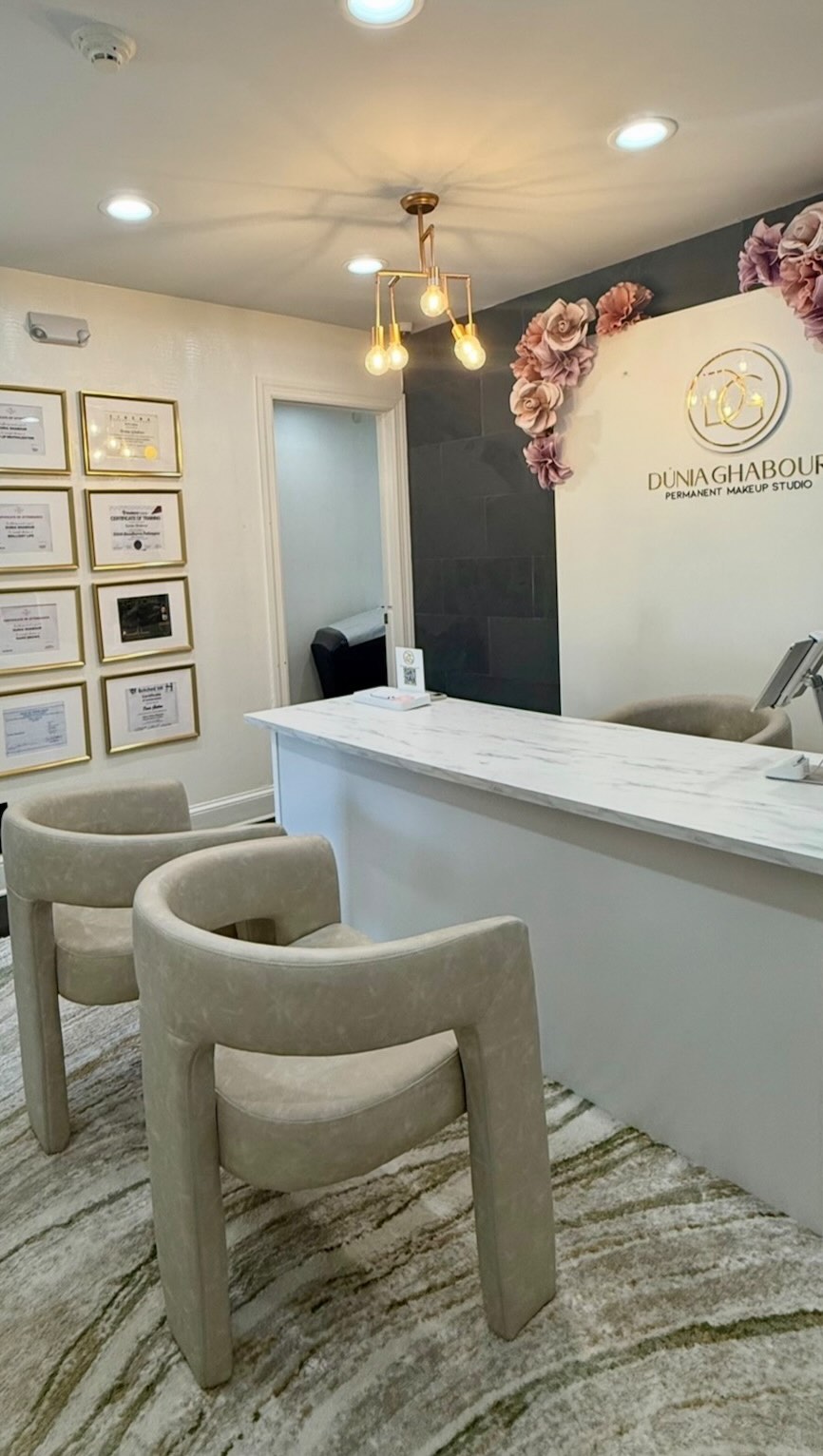 Welcome to my studio.
I created this space to help you feel like the best version of yourself, in a way that still feels like you. Everything I do is soft, detailed, and made to fit your face, not change it.
Brows, lips, lash line… it’s all about enhancing what’s already there and making it look effortless.
I work with care, intention, and techniques that give you results that last and still look natural over time.
I’m based in Greenwich, but if you’re anywhere in Connecticut, I’d love to have you here.
Subtle. Balanced. Timeless.
📍 @duniaghabour.browpmu
By appointment only
www.duniaghabour.com | 203-444-6303