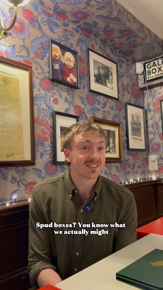 Who remembers potatoes growing in Temple Bar? 🥔
His dad made it a moment, so we couldn't help asking Jack his plans for the iconic Boxty front!
Part 2 with Jack Gallagher of @boxtyhouse, the most delicious part 3 coming very soon 👀🍦
#Boxty #TempleBar #Dublin #WeAreTempleBar