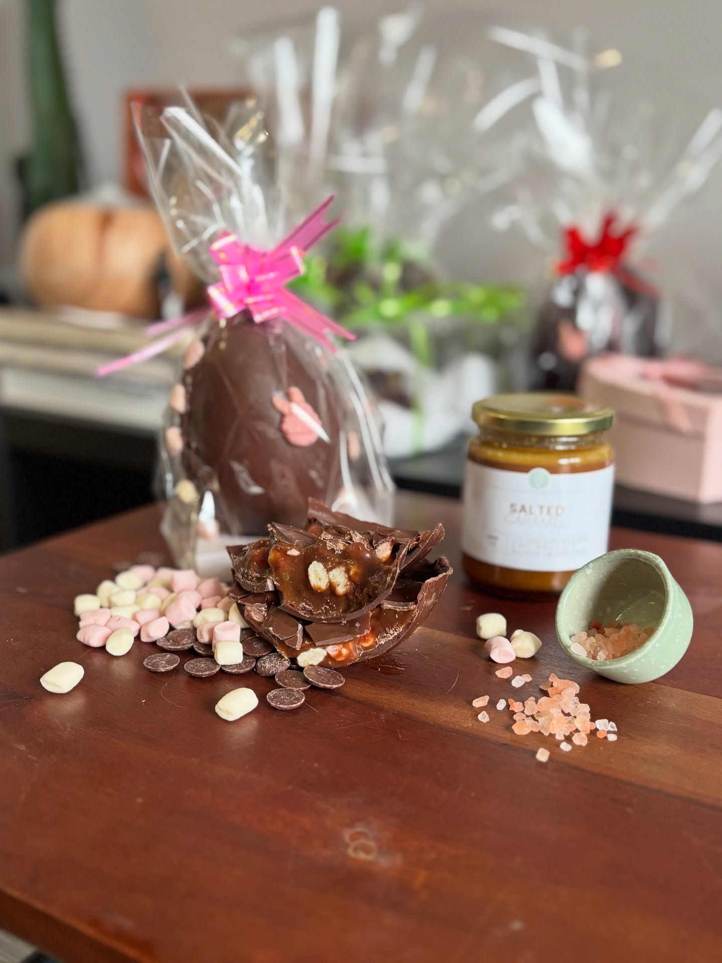 Caramel + marshmallow… inside a chocolate egg?! 👀🍫
Yes, it’s as dreamy as it sounds 🤤
Your Easter upgrade is here 🐣
DM me to grab yours & share with your sweet-tooth friends 💛
#EasterTreats
#HandmadeChocolate
#SmallBatchBakes
#SweetTooth
#supportsmallbusiness