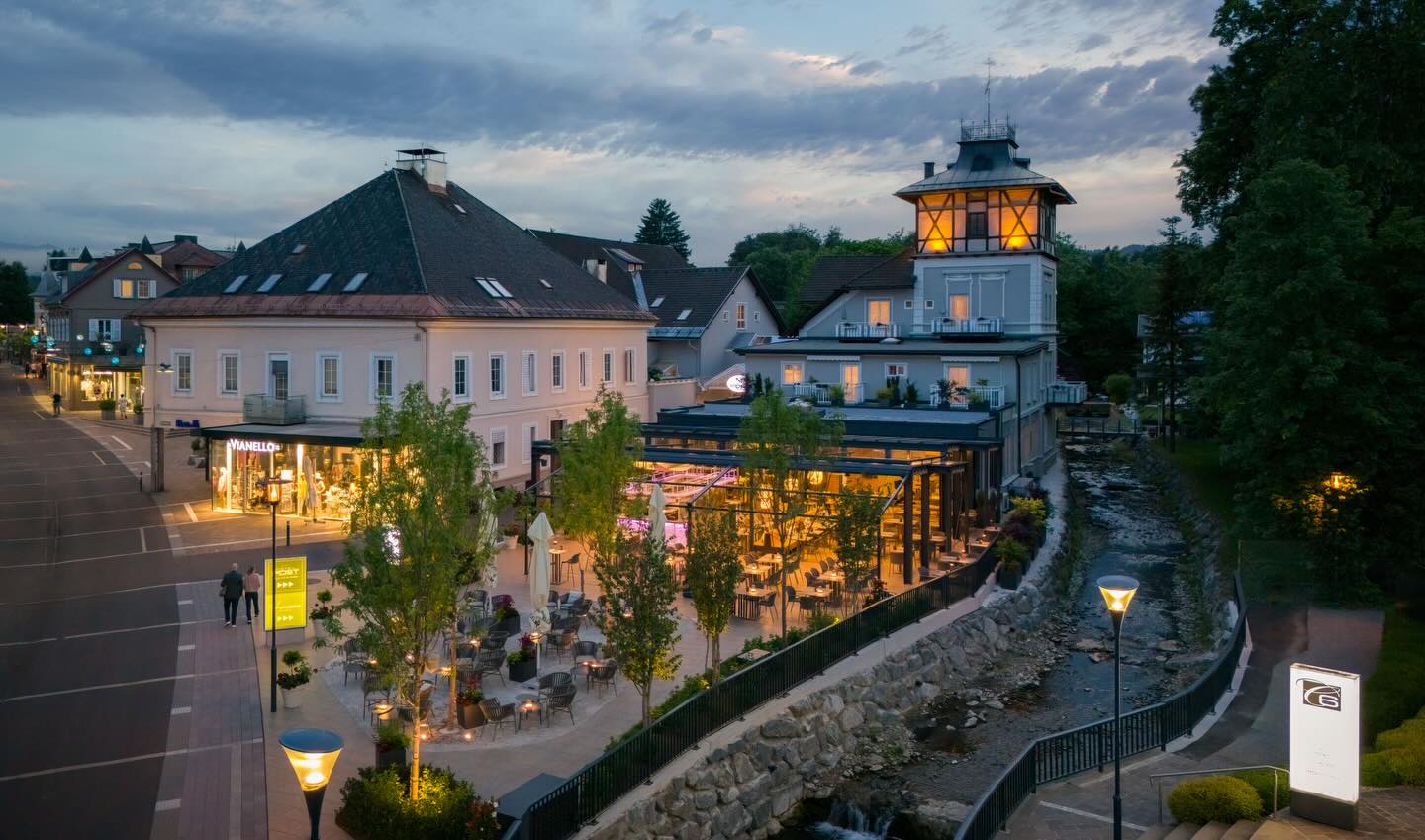 Wir freuen uns schon so sehr auf den Sommer.
Draußen sitzen, Spritzer trinken & das Leben genießen. Wer ist dabei? ☀️