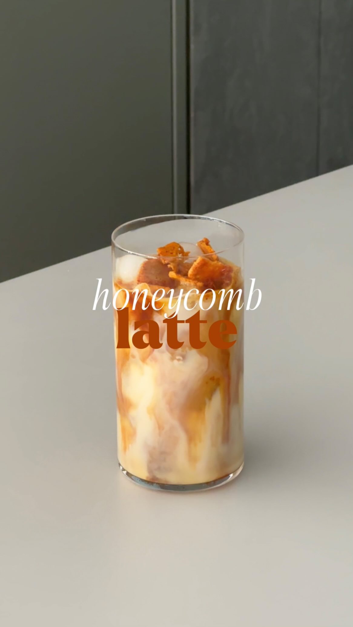 seasonal drinks series: meet our honeycomb latte 🍯
vegan honey syrup meets oat milk and espresso and is topped with our homemade honeycomb toffee.