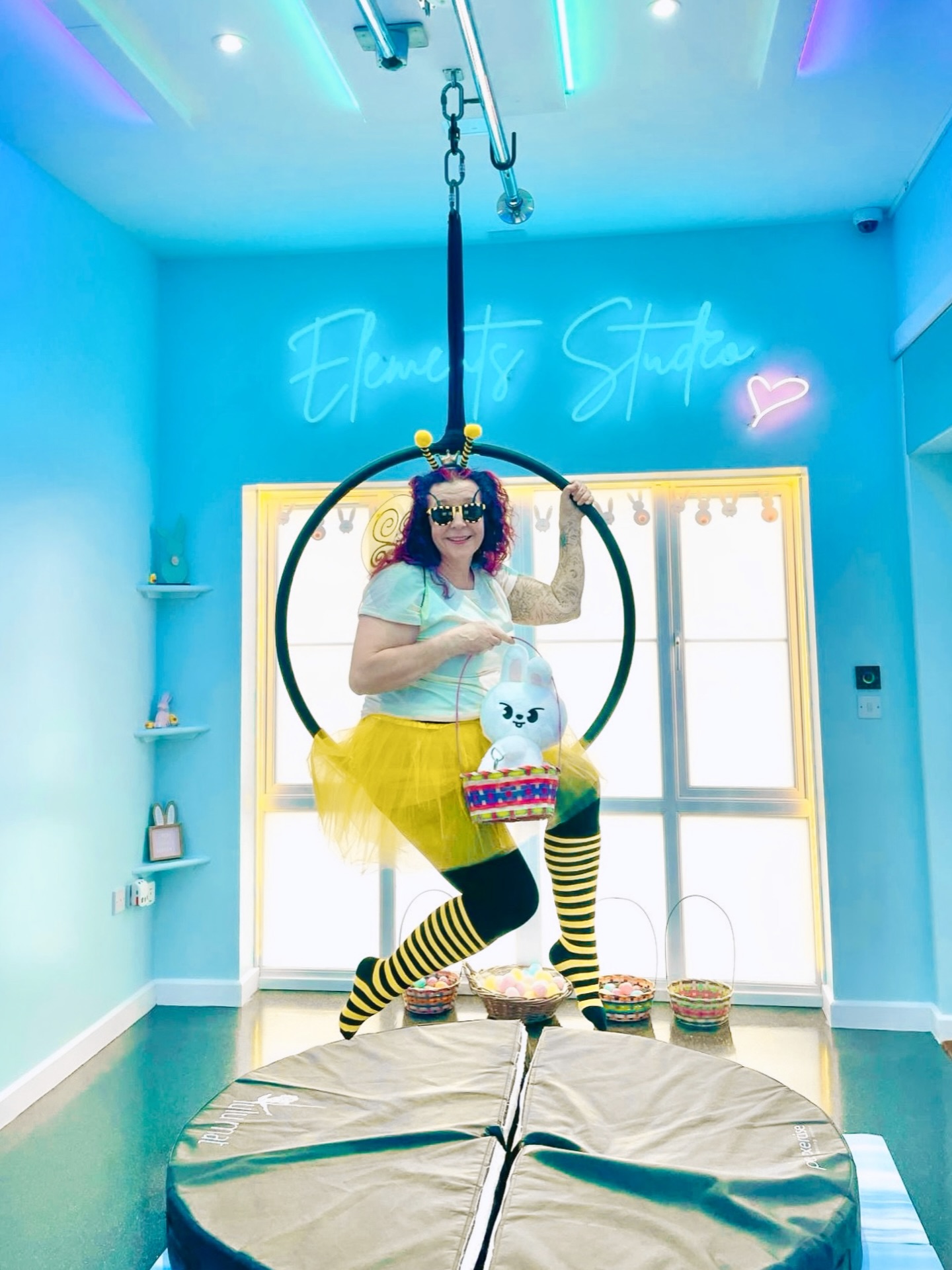 Mic drop for our fancy dress queen, Becky ๐ค๐
Awesome Becky is ๐ช๐ต๐๐ช๐๐ผ up for dressing up, whatever the occasion! Whether itโs for Valentines, Easter, Halloween, Christmas, or even your long lost distant cousinโs barmixtzfah, sheโs ready to go ๐ช๐ต๐ต ๐ฒ๐ท! ๐
She never needs any encouragement whatsoever and itโs always very safe to assume she will arrive in a fully kitted out costume, every single time!! ๐๐ปโโ๏ธ
For Easter this year, she turned up to her private hoop lesson in this ๐ผ๐พ๐น๐ฎ๐ป ๐ฌ๐พ๐ฝ๐ฎ bumblebee costume ๐ We loved it so much that of course she had to leave with a chocolatey treat from us ๐ซ
Becky this world really does need more of your sparkle, your positivity and your fearless way of unapologetically being yourself. Please keep spreading those good vibes and rainbows everywhere you go โจ๐
๐ฆ๐ฎ ๐ช๐ญ๐ธ๐ป๐ฎ ๐๐ธ๐พ, ๐๐ฎ๐ฌ๐ด๐ โค๏ธ
Happy Easter! ๐ฅ
- - - - - - - - - - - - - - - - - - - - -
๐ Find us: Elements Studio, TN23 3RX
๐ Email: info@elements-studio.co.uk
๐ฌ Insta / Facebook: @elementsashford
๐ฑ Text / WhatsApp: 07794138855
๐ Website: www.elements-studio.co.uk
- - - - - - - - - - - - - - - - - - - - -
#elementsashford #ashfordgym #aerialistsofig #easterhoop #aerialhoop