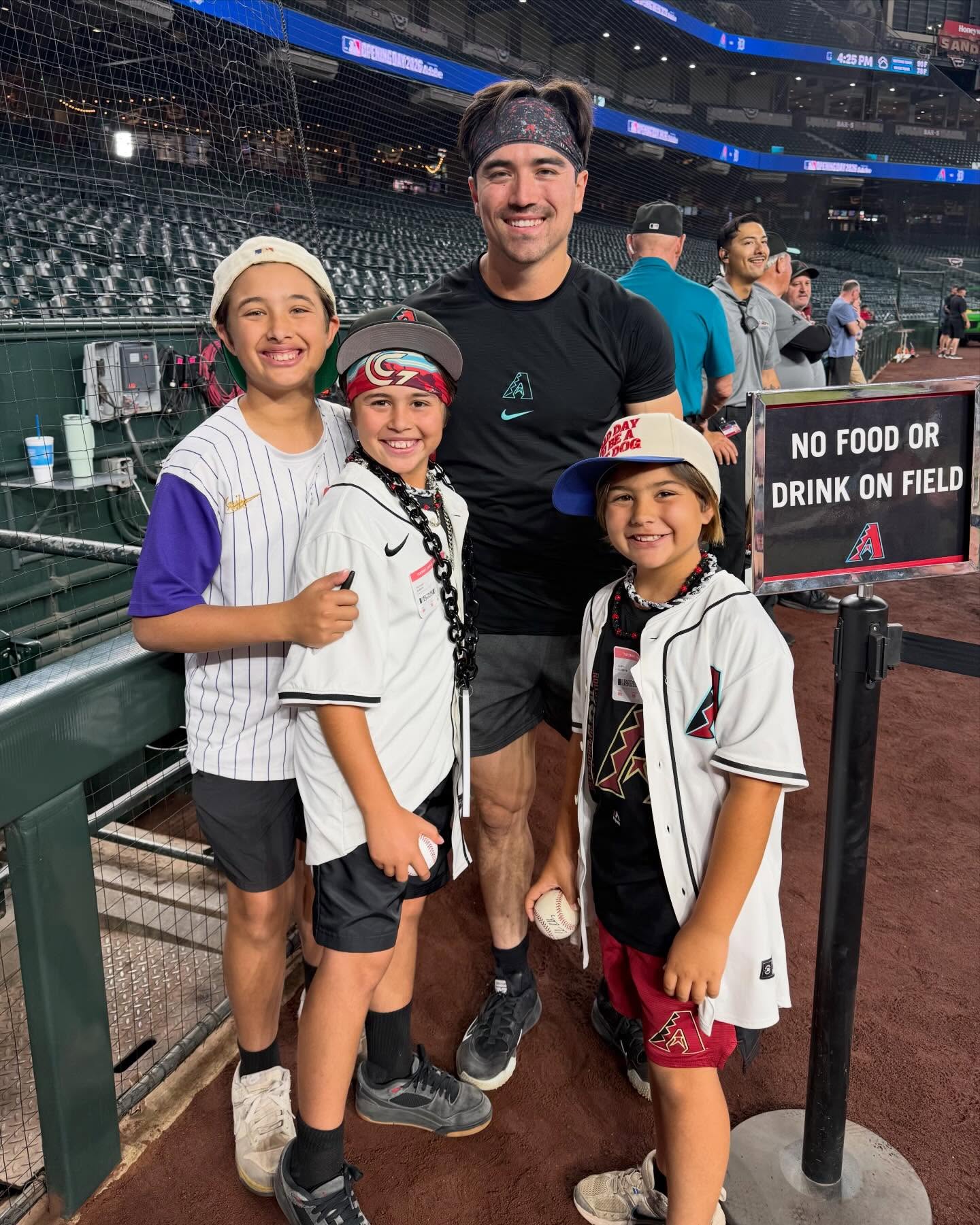 Best mom + sons date night ⚾️
Alex won as mustard, we witnessed the most epic 8th inning ever, and Zaza apparently made it on TV ✨