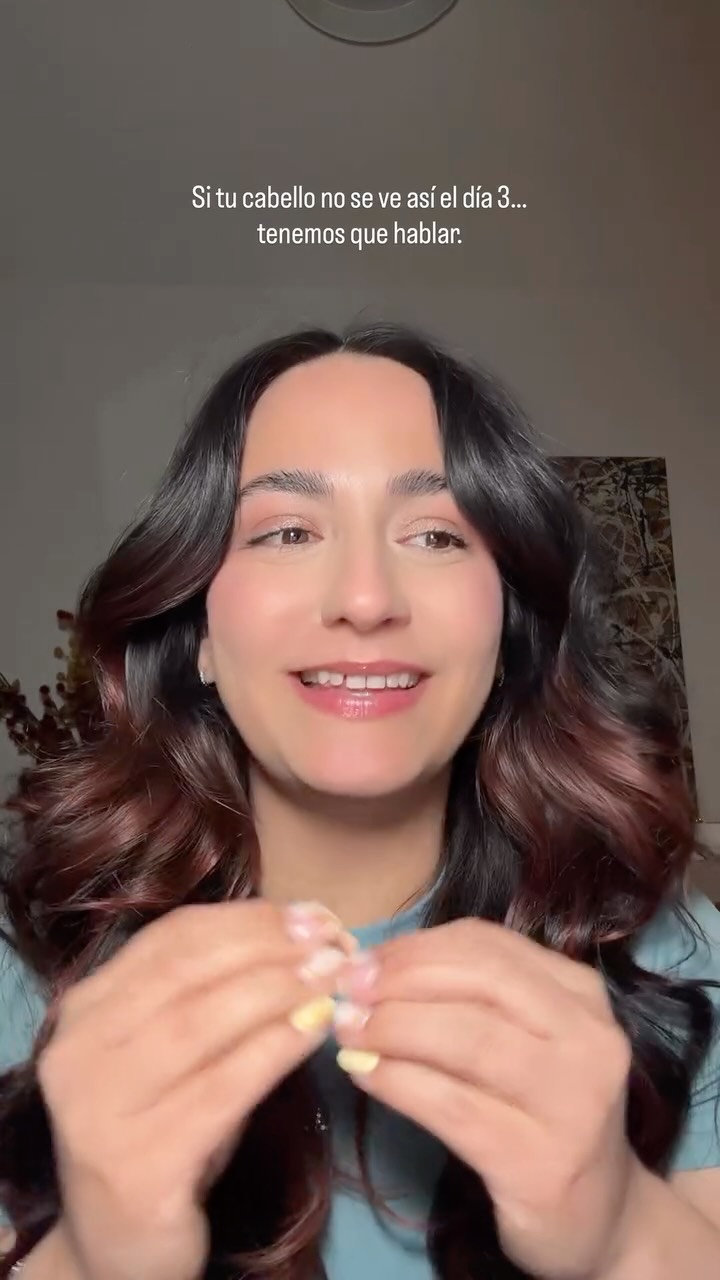 No es normal
que tu cabello se vea bien solo el día que lo lavas.
Y tampoco es normal
que tu piel dependa de “días buenos”.
La diferencia no está en hacer más.
Está en lo que usas… todos los días.
Cuando tienes los productos correctos,
no tienes que esforzarte de más para verte bien.
Este es mi cabello en día 3,
y mi piel a las 11:20pm,
después de un día largo.
Y así 👀
#HairCareRoutine #PielSaludable #LevelUpCollective
