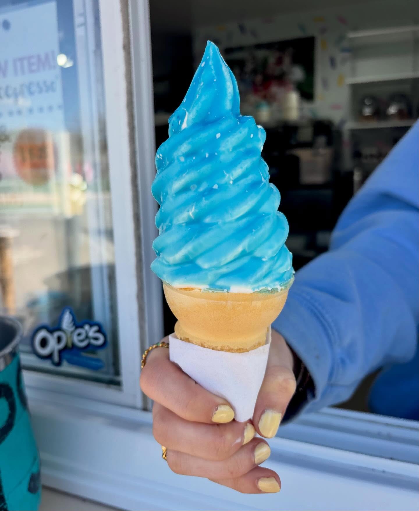 New, new, NEW! 💙
Try our Blue Raspberry Hard Shell — the perfect topping for any ice cream! Add it to your favorite flavor!
Available while supplies last! 🍦
#softserve #icecream #blueraspberry #yummy #sweettreat
